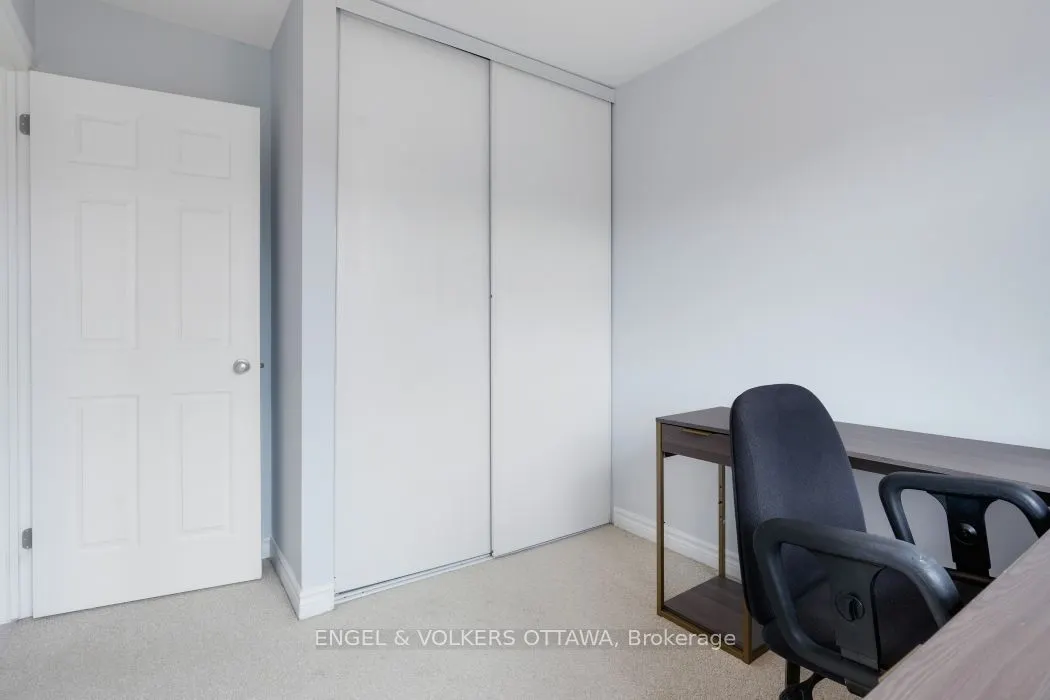 24 Steel Street, #D