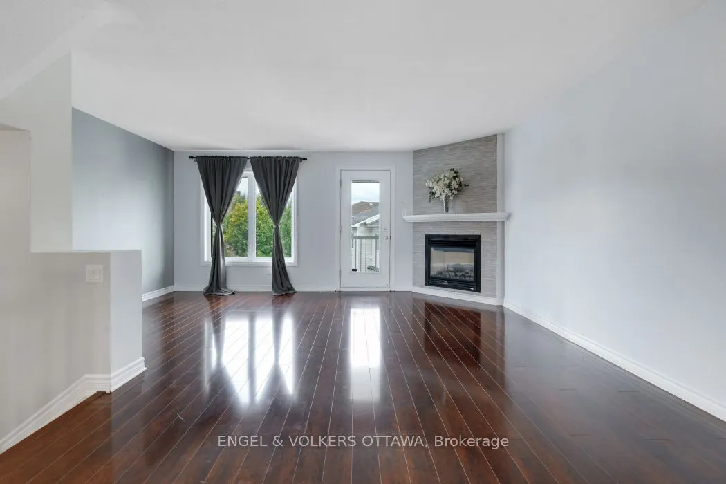 24 Steel Street, #D