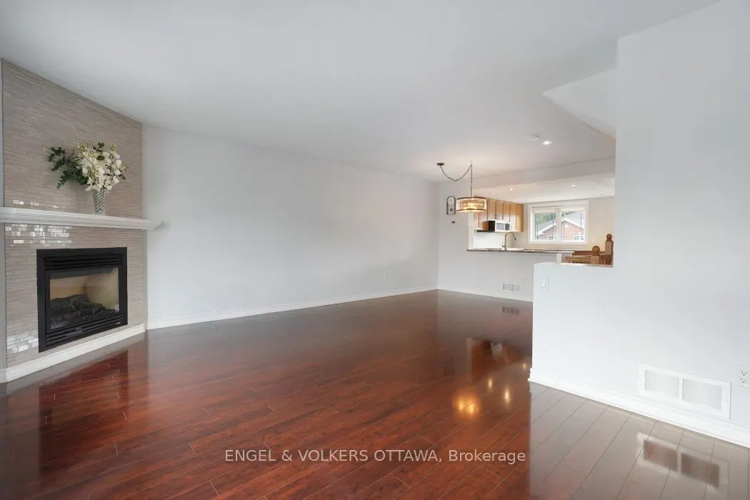 24 Steel Street, #D