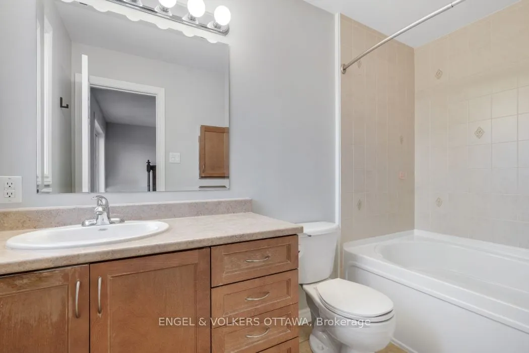 24 Steel Street, #D