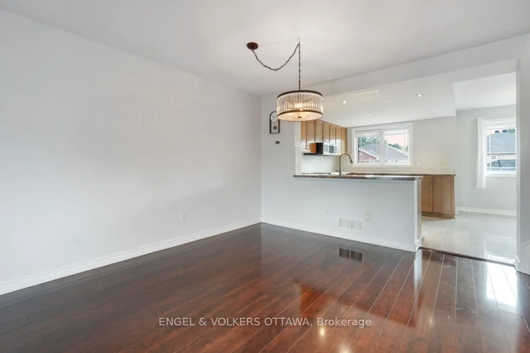 24 Steel Street, #D