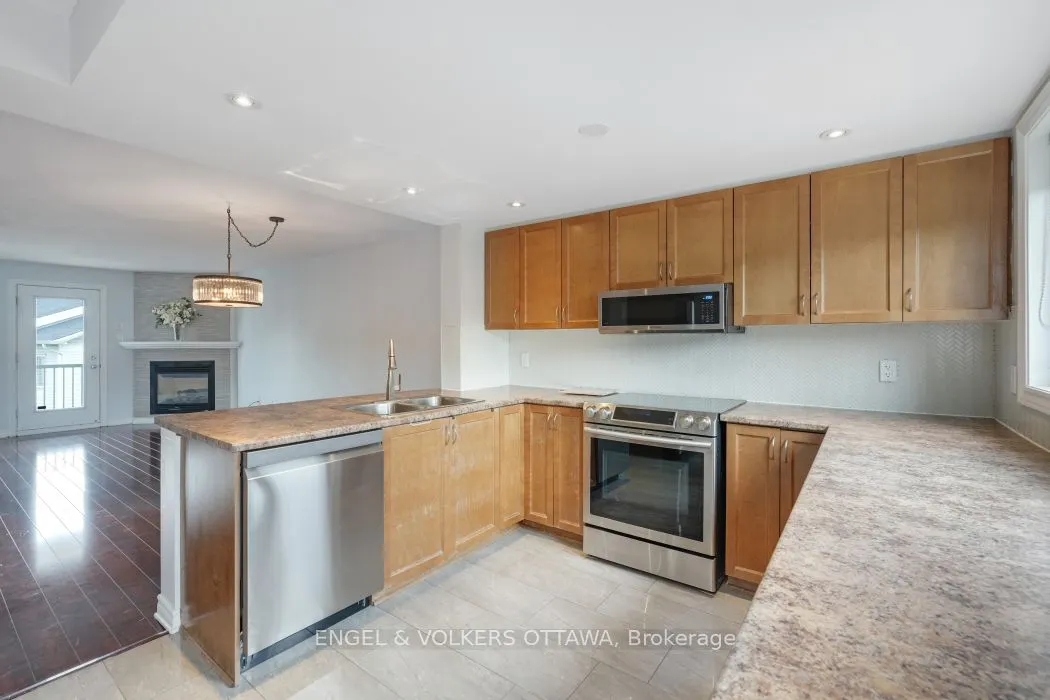 24 Steel Street, #D