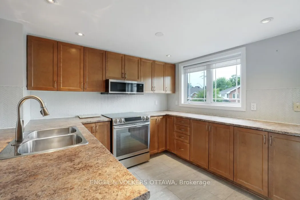 24 Steel Street, #D