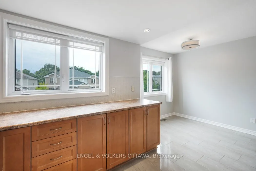 24 Steel Street, #D