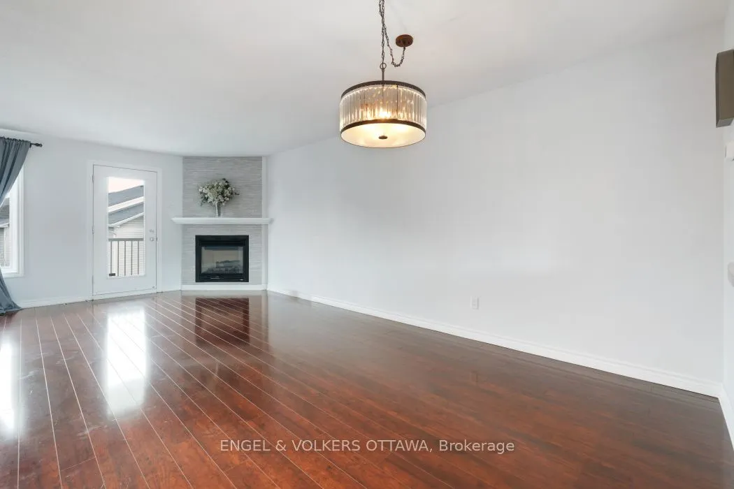 24 Steel Street, #D