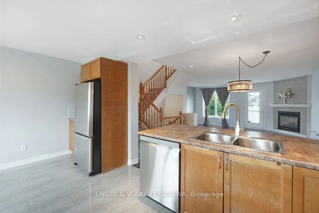 24 Steel Street, #D