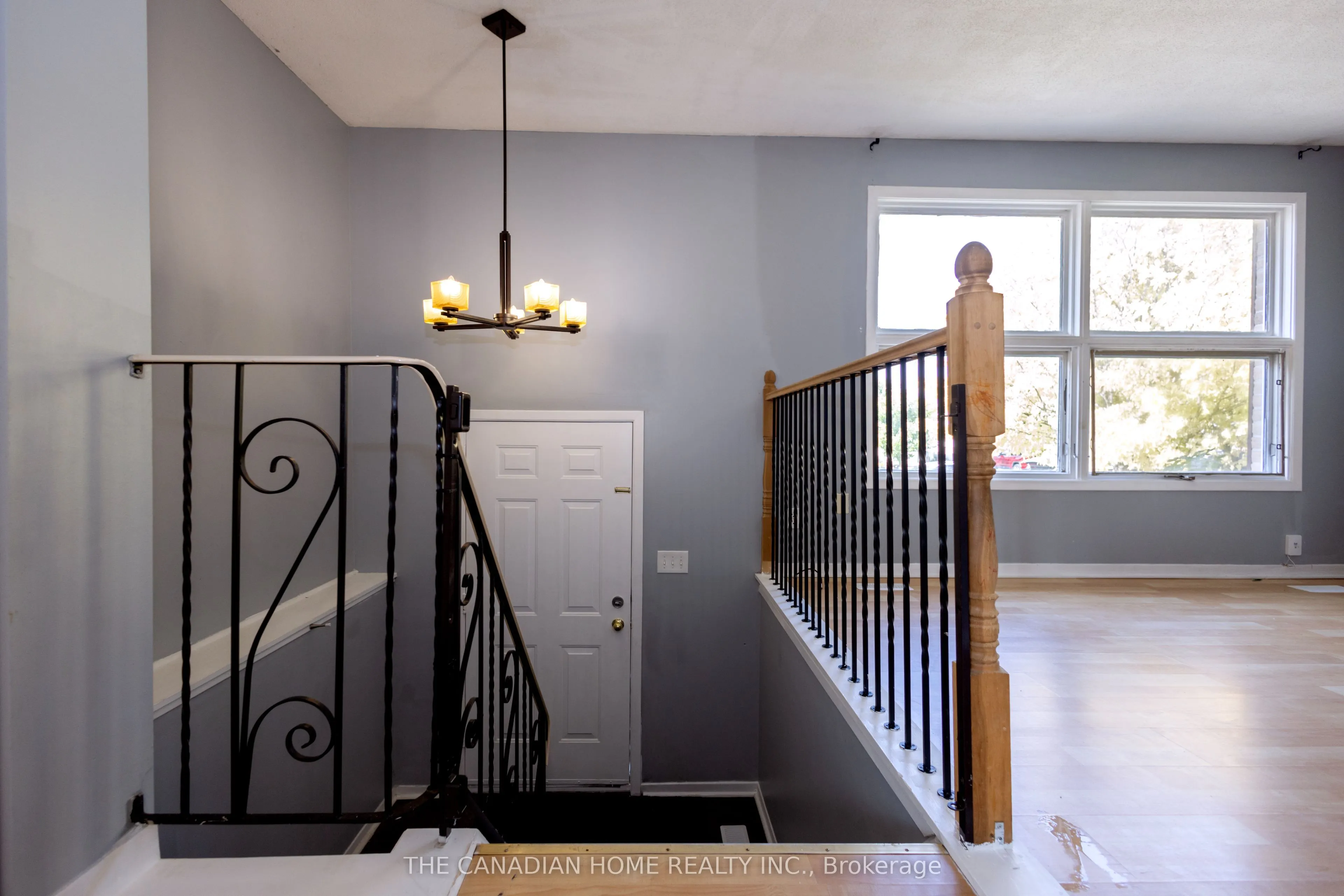 909 UXBRIDGE Crescent