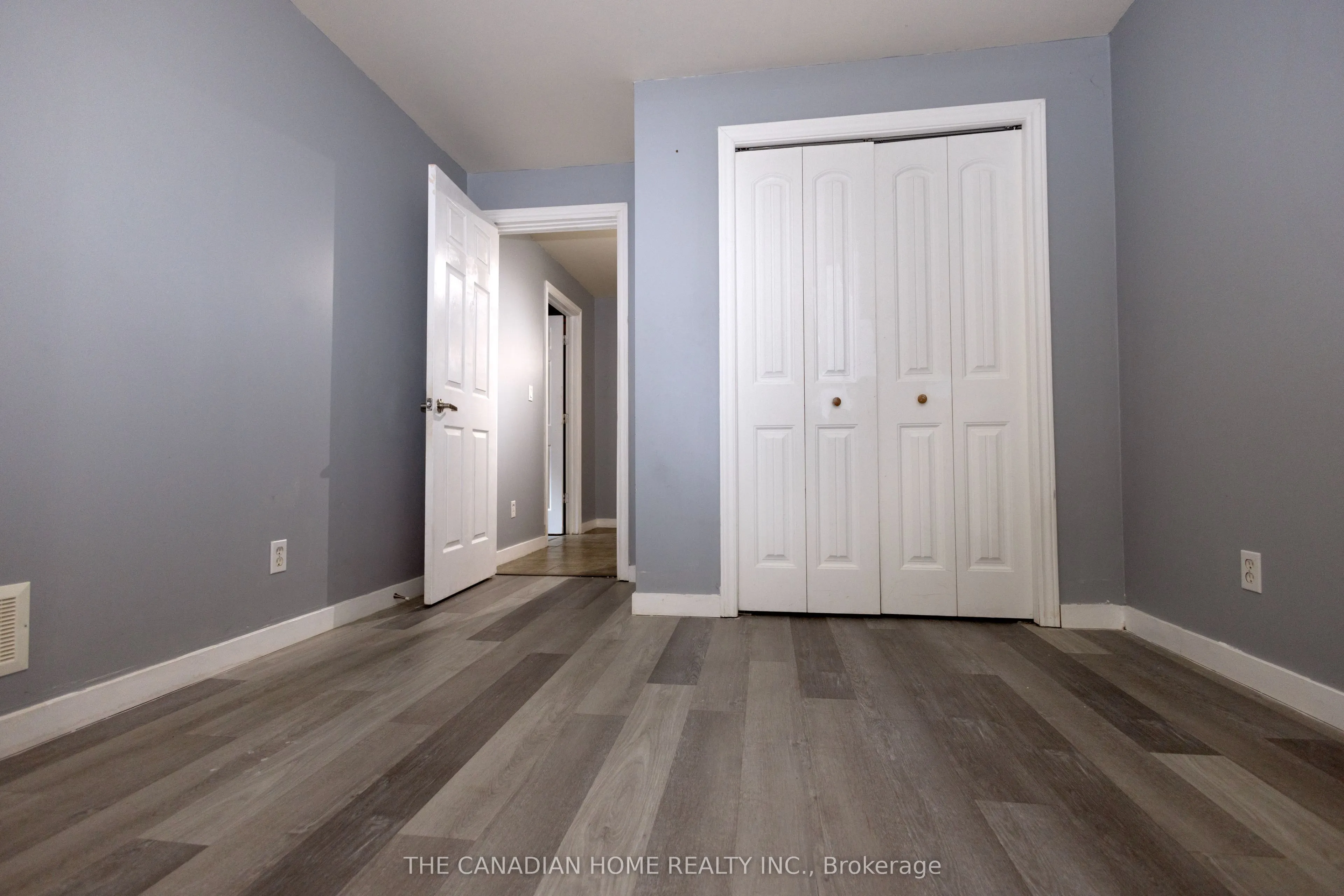 909 UXBRIDGE Crescent