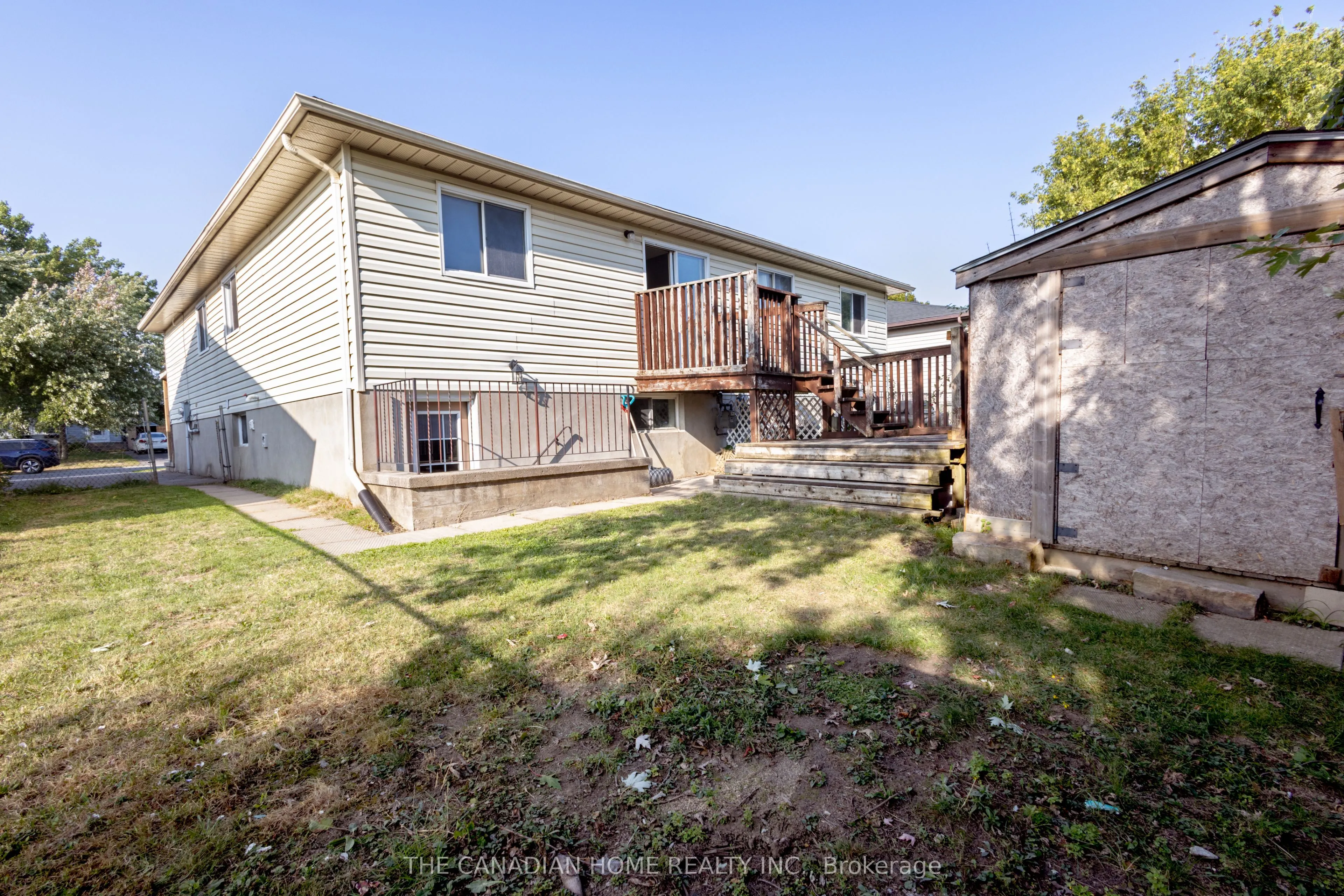 909 UXBRIDGE Crescent