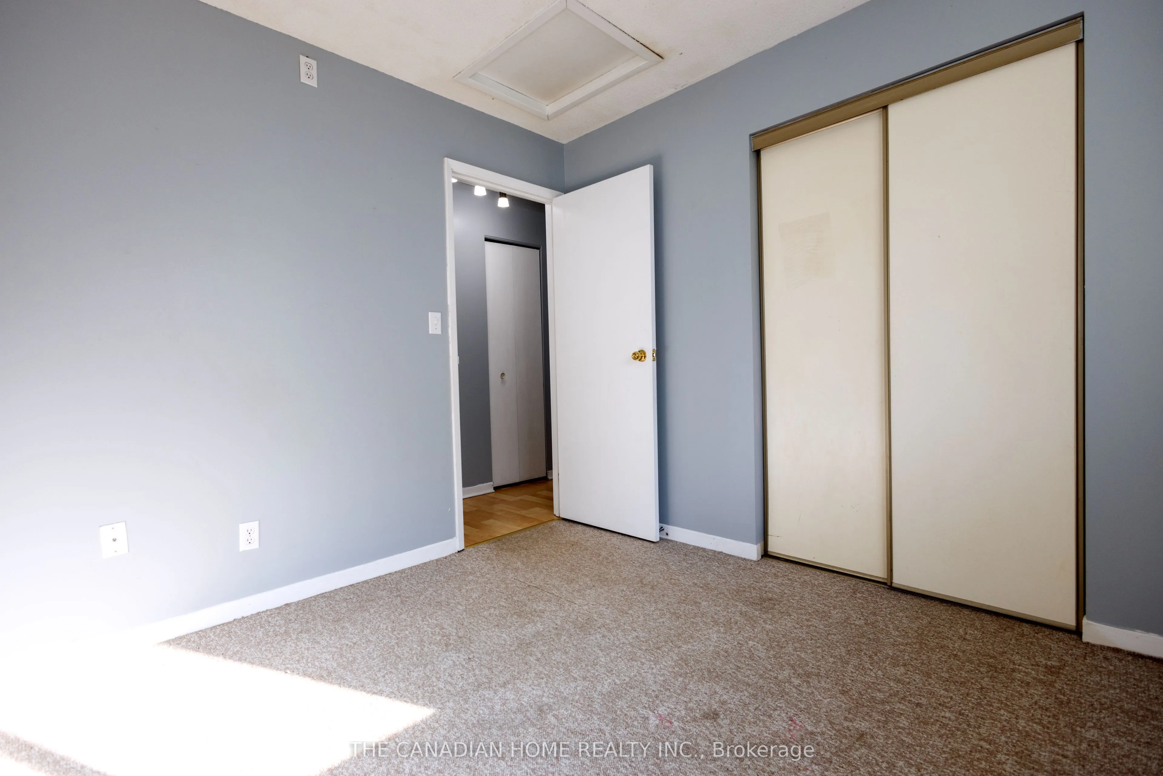 909 UXBRIDGE Crescent