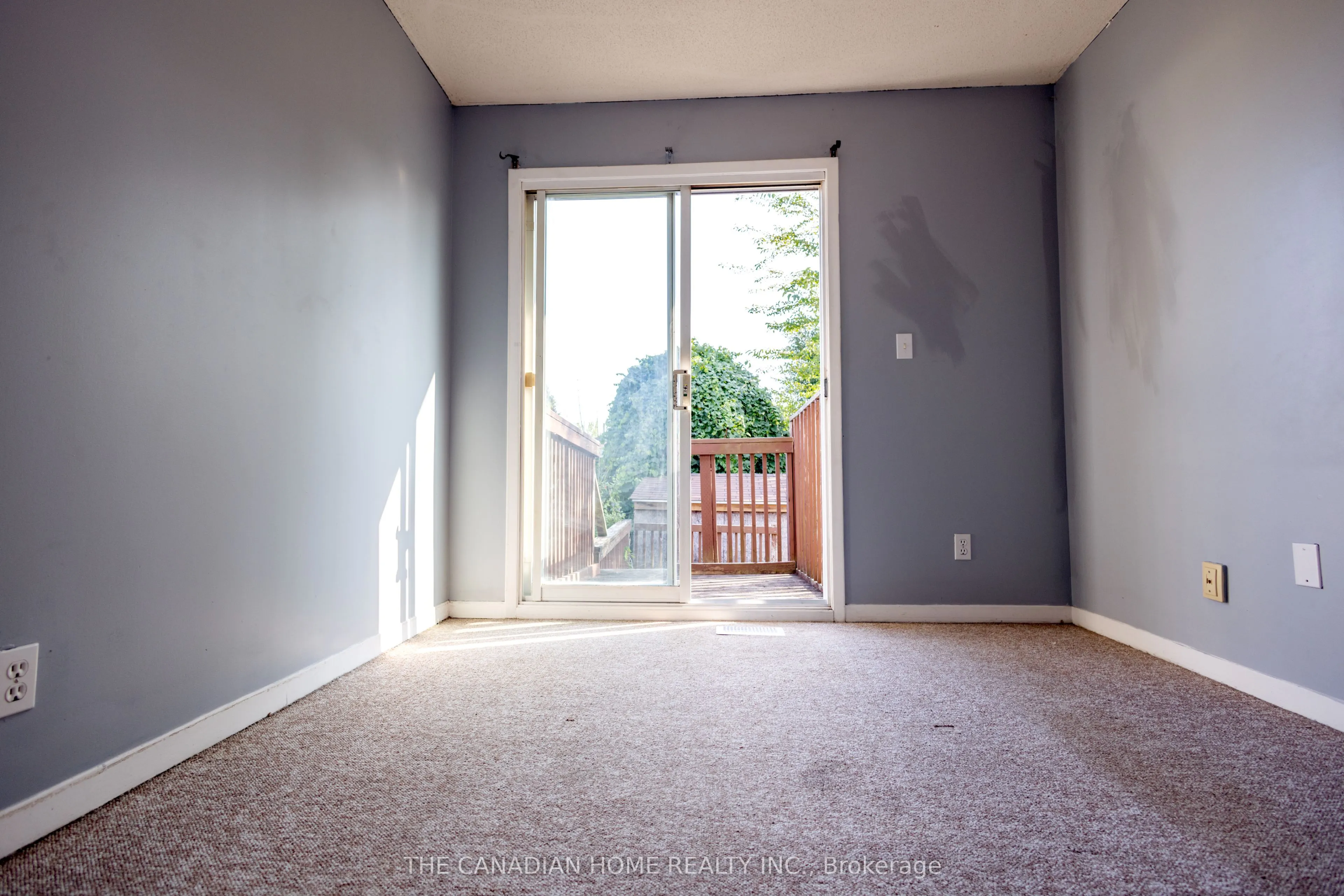 909 UXBRIDGE Crescent