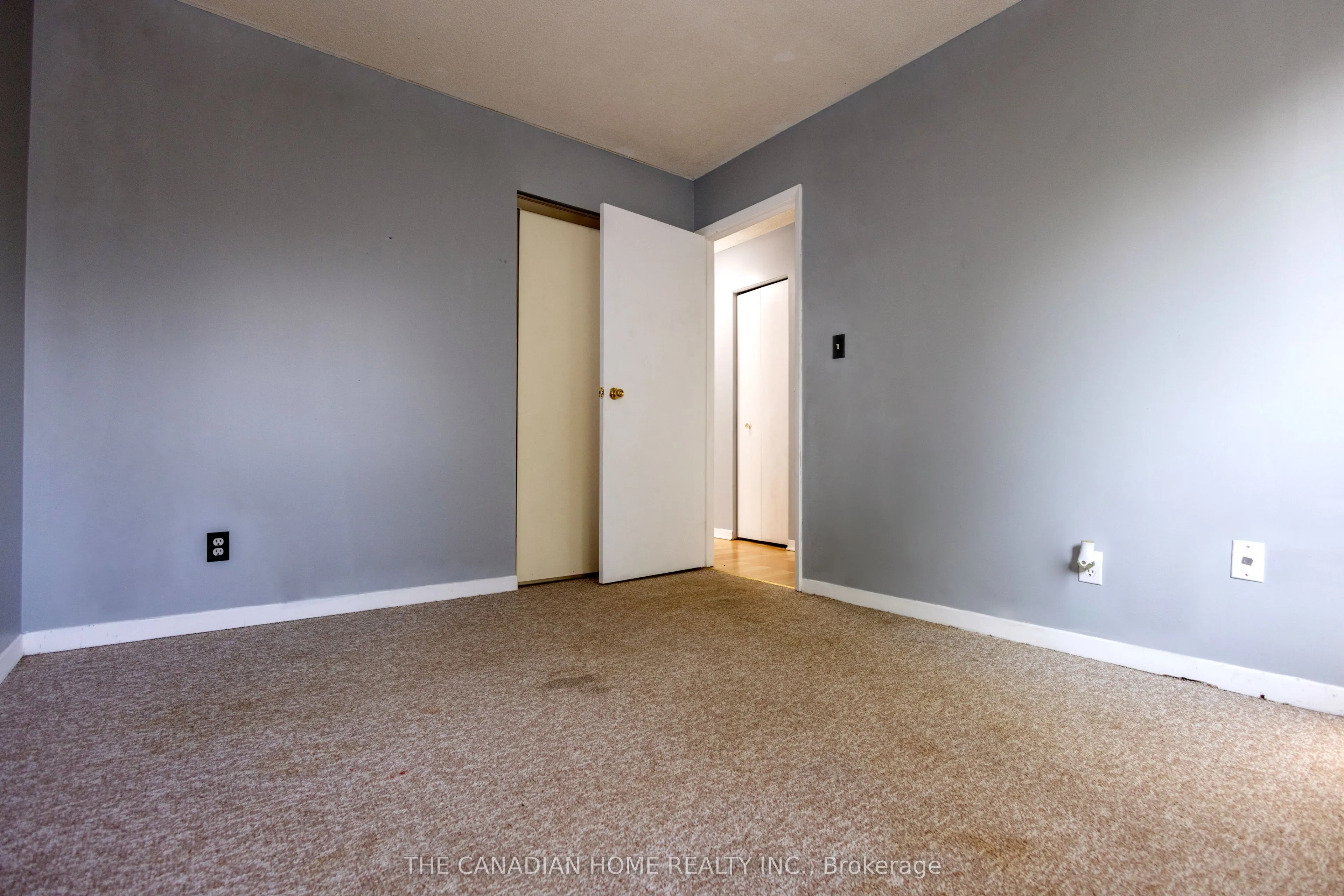 909 UXBRIDGE Crescent