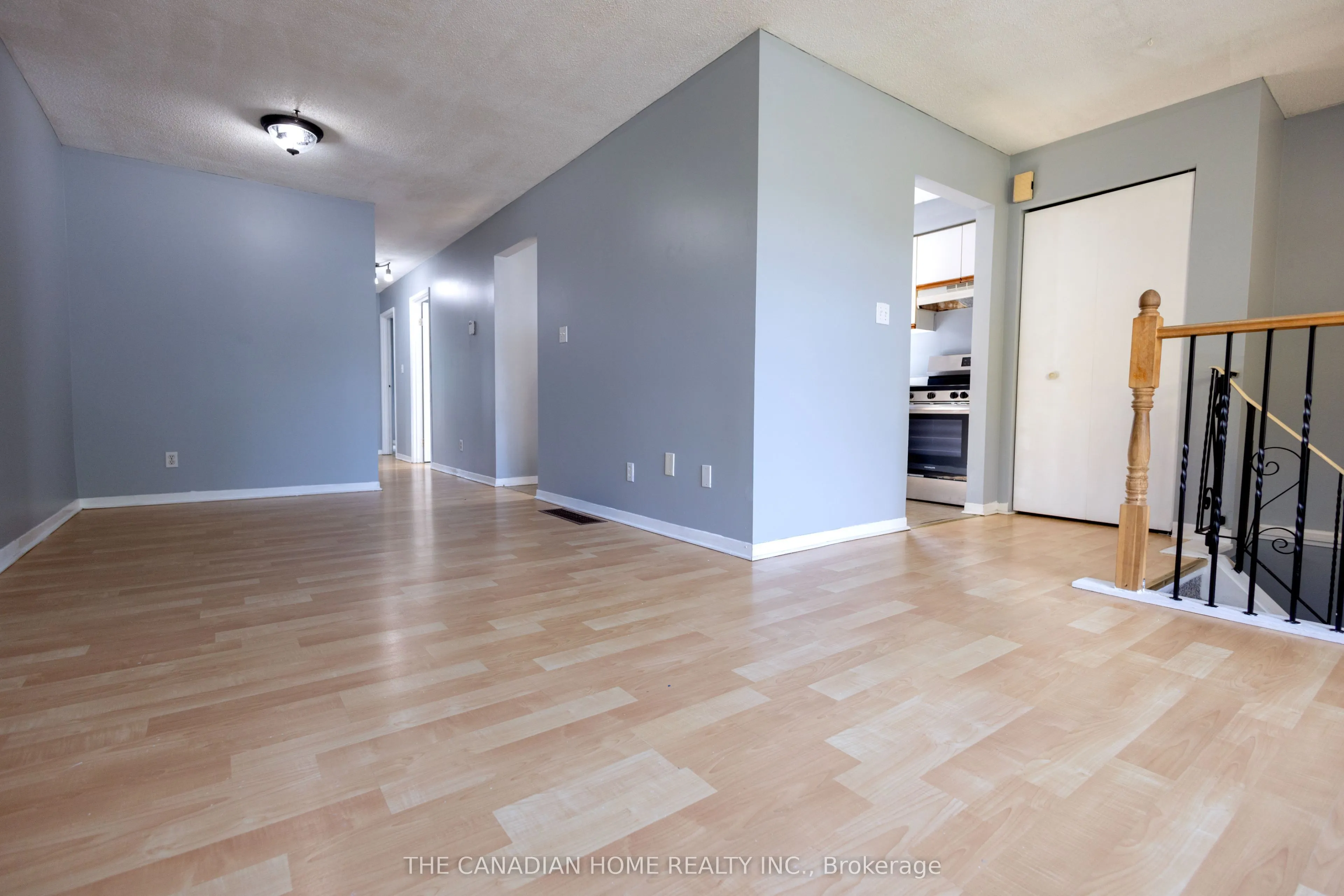 909 UXBRIDGE Crescent
