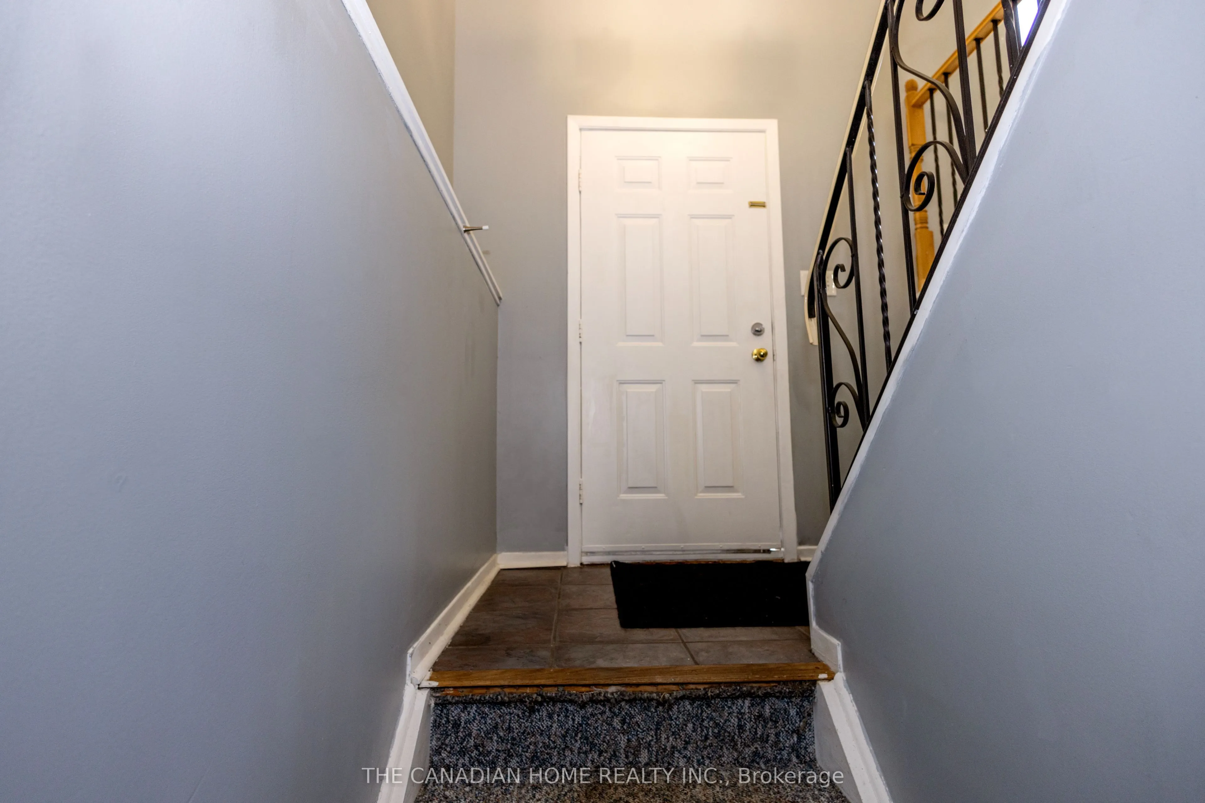 909 UXBRIDGE Crescent
