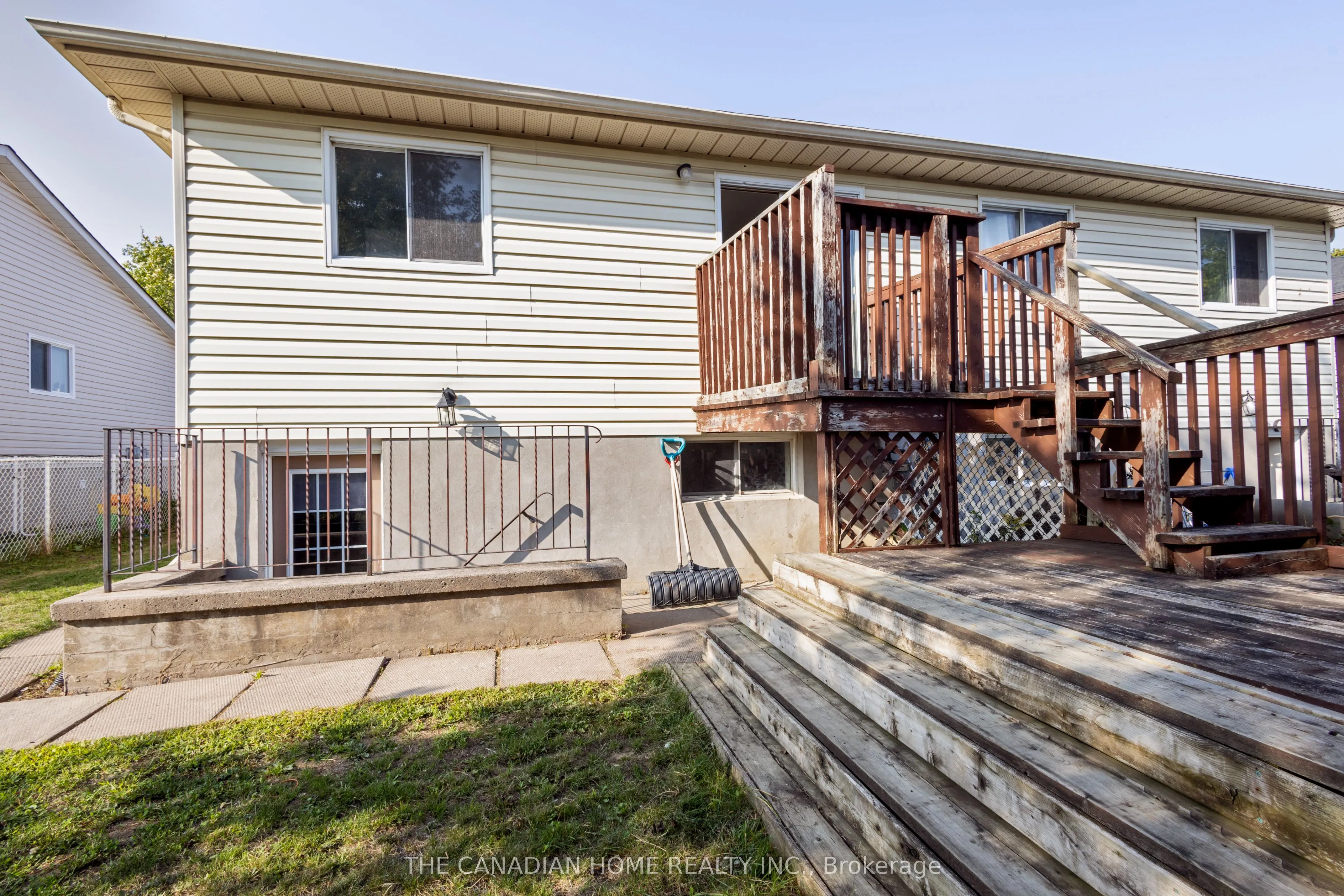 909 UXBRIDGE Crescent