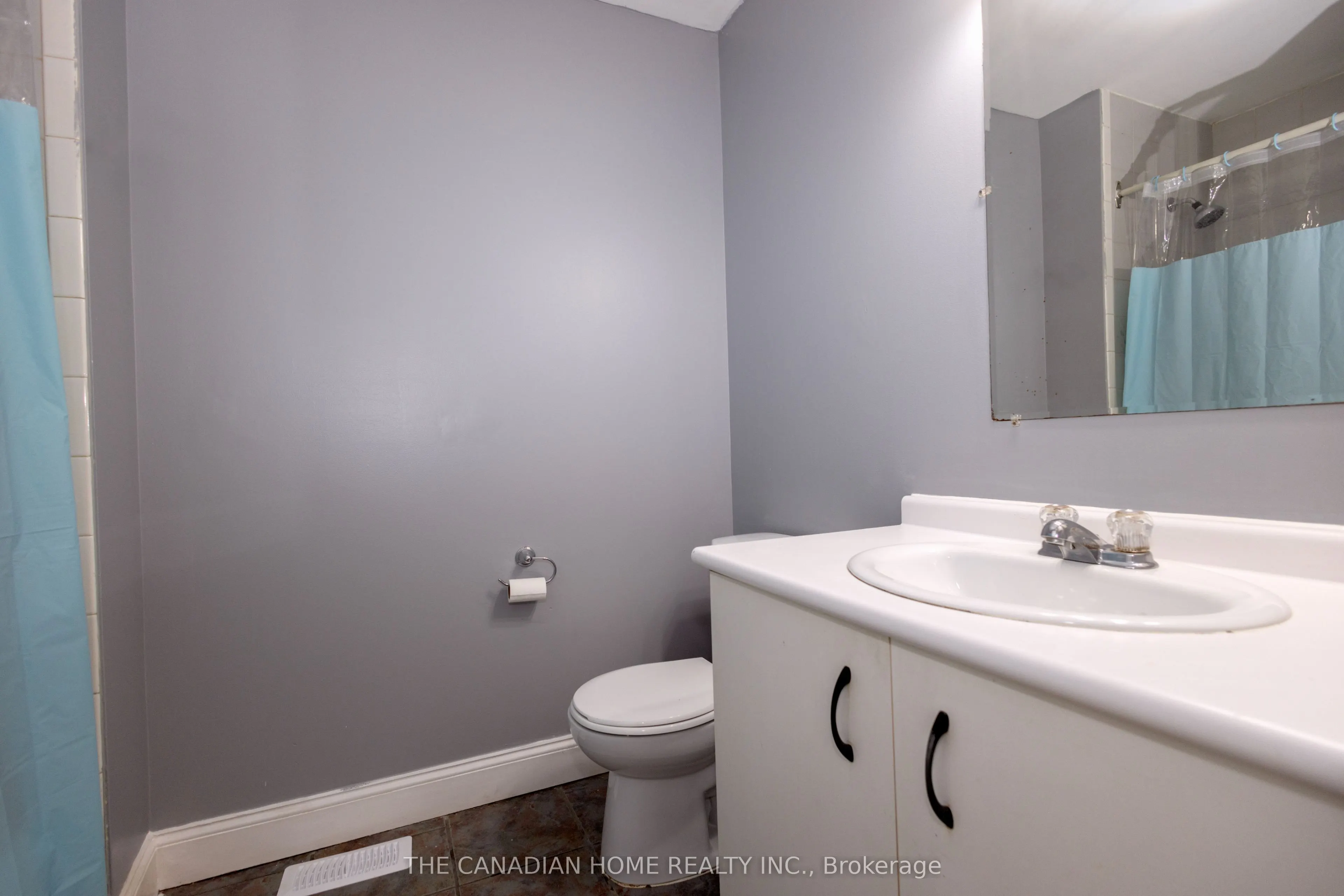 909 UXBRIDGE Crescent