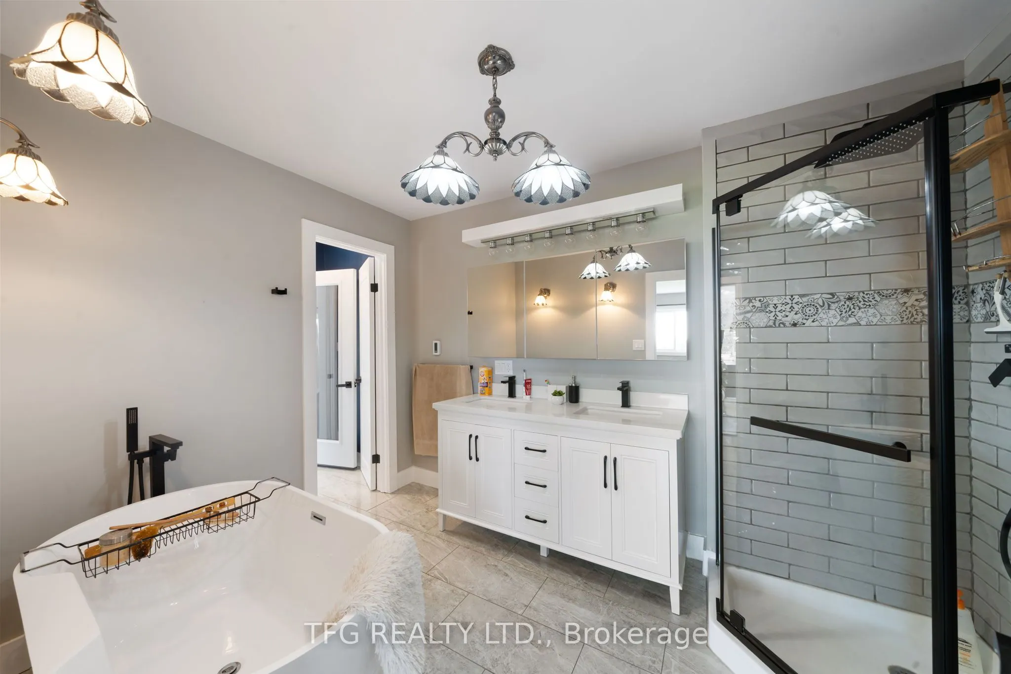 27 Greenway Circle