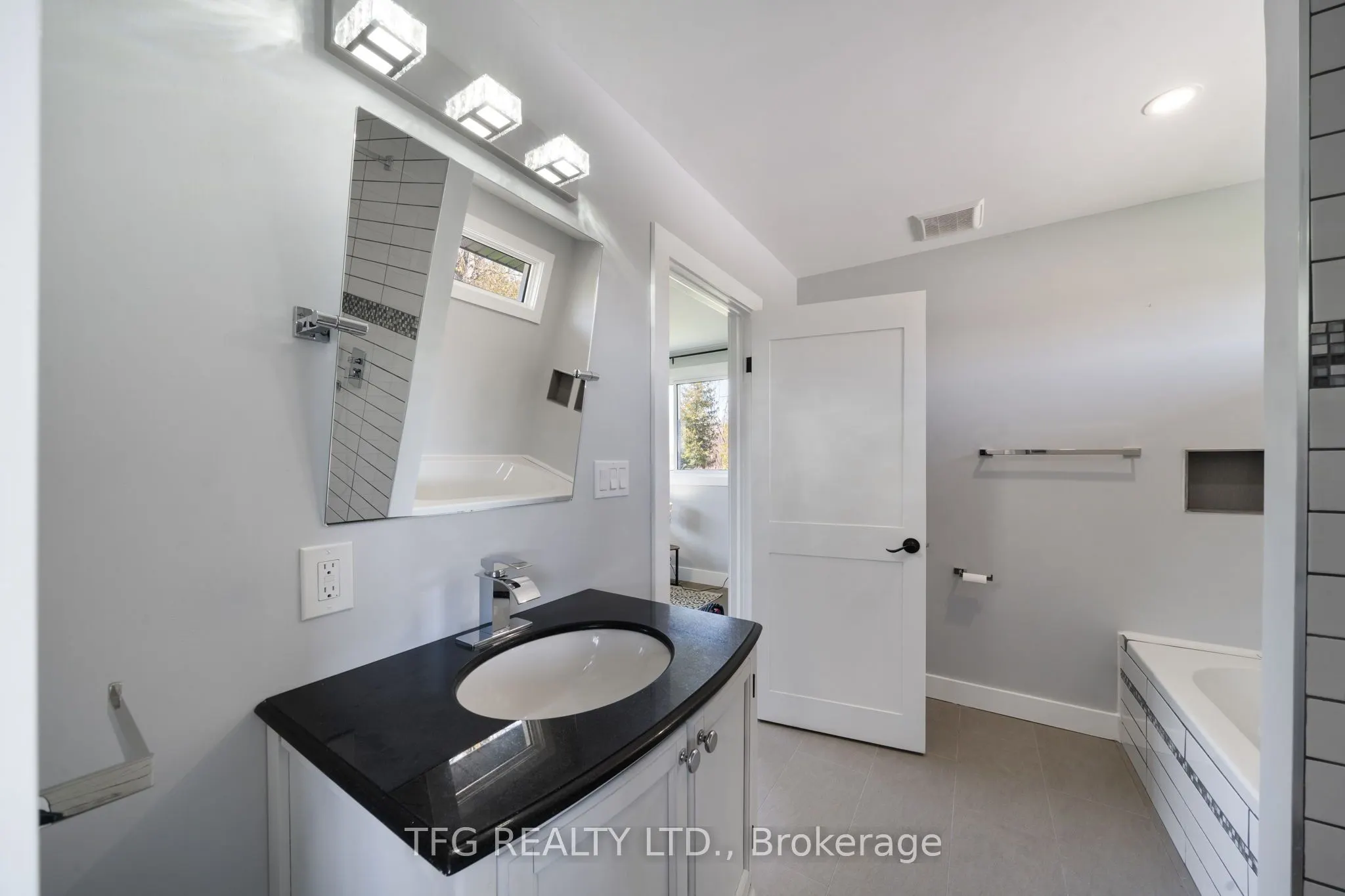 27 Greenway Circle