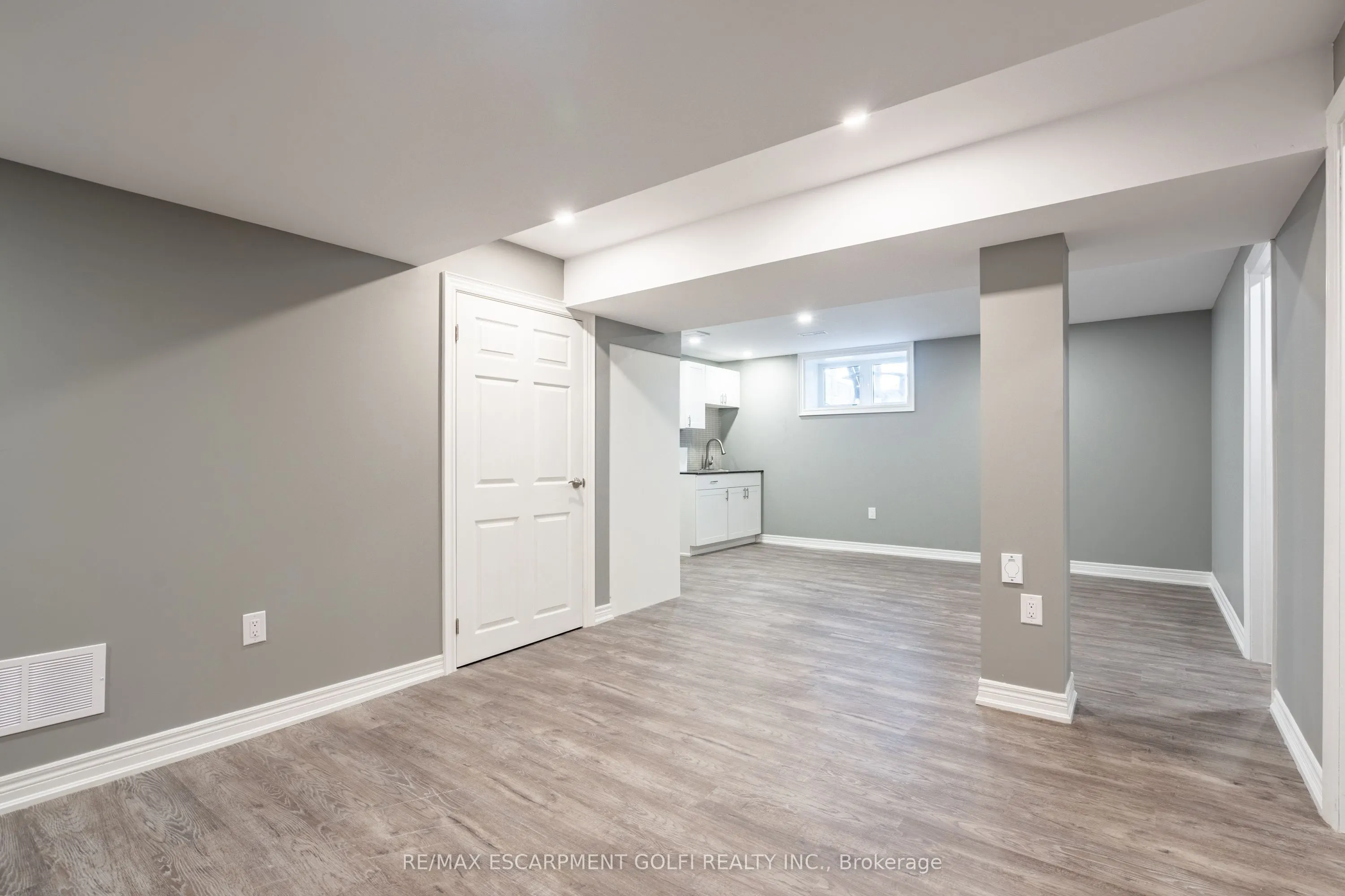 8561 DOGWOOD Crescent