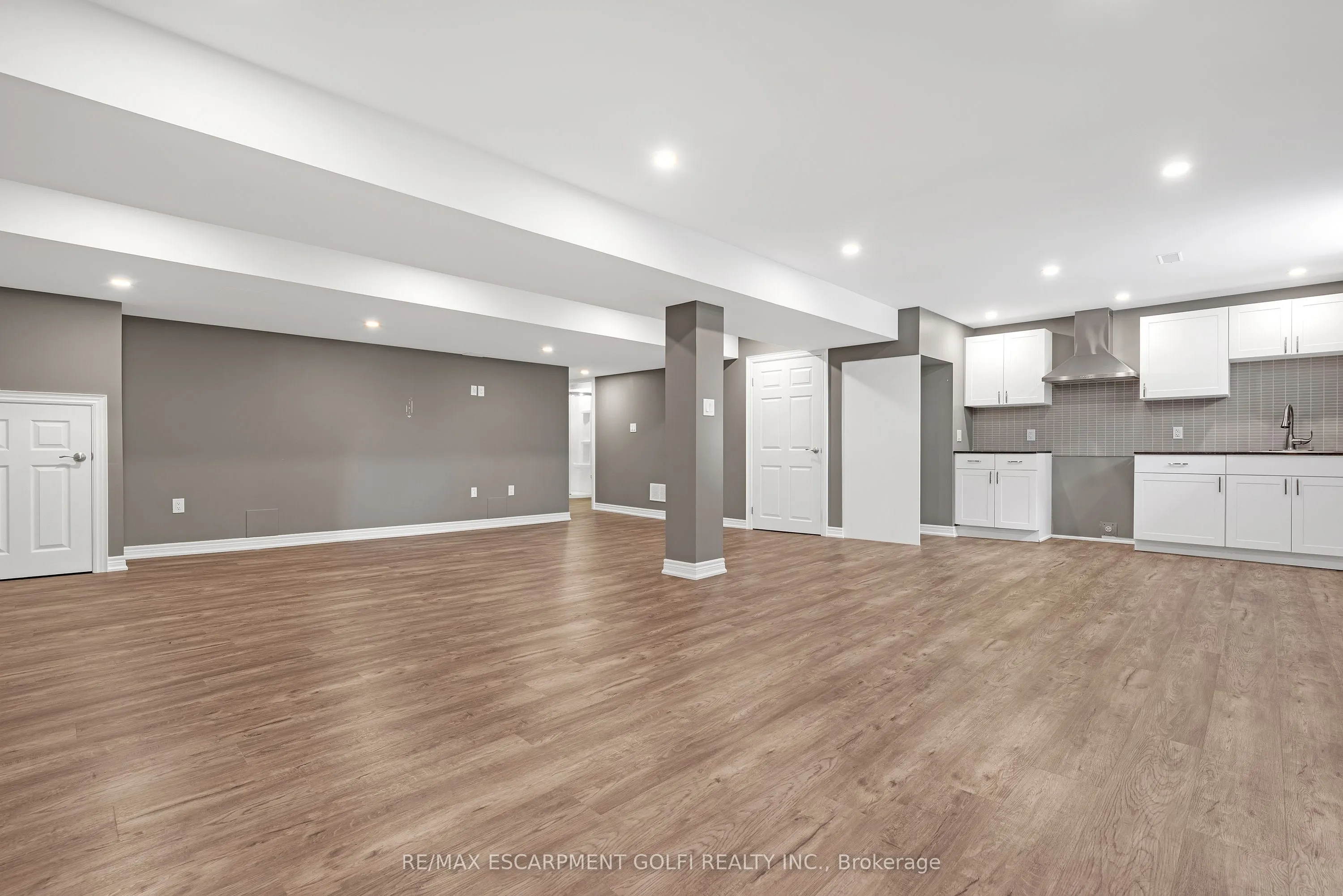 8561 DOGWOOD Crescent
