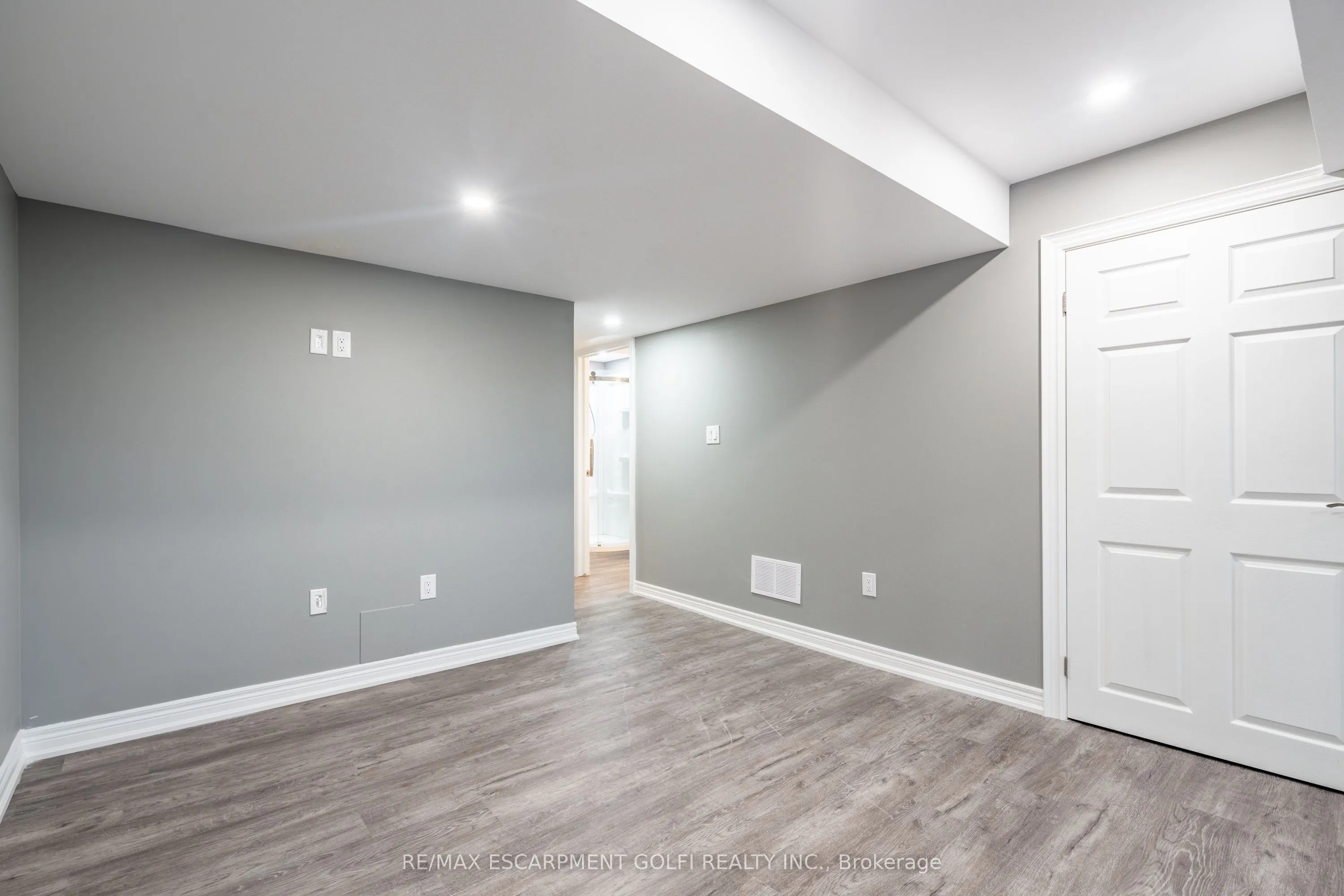 8561 DOGWOOD Crescent