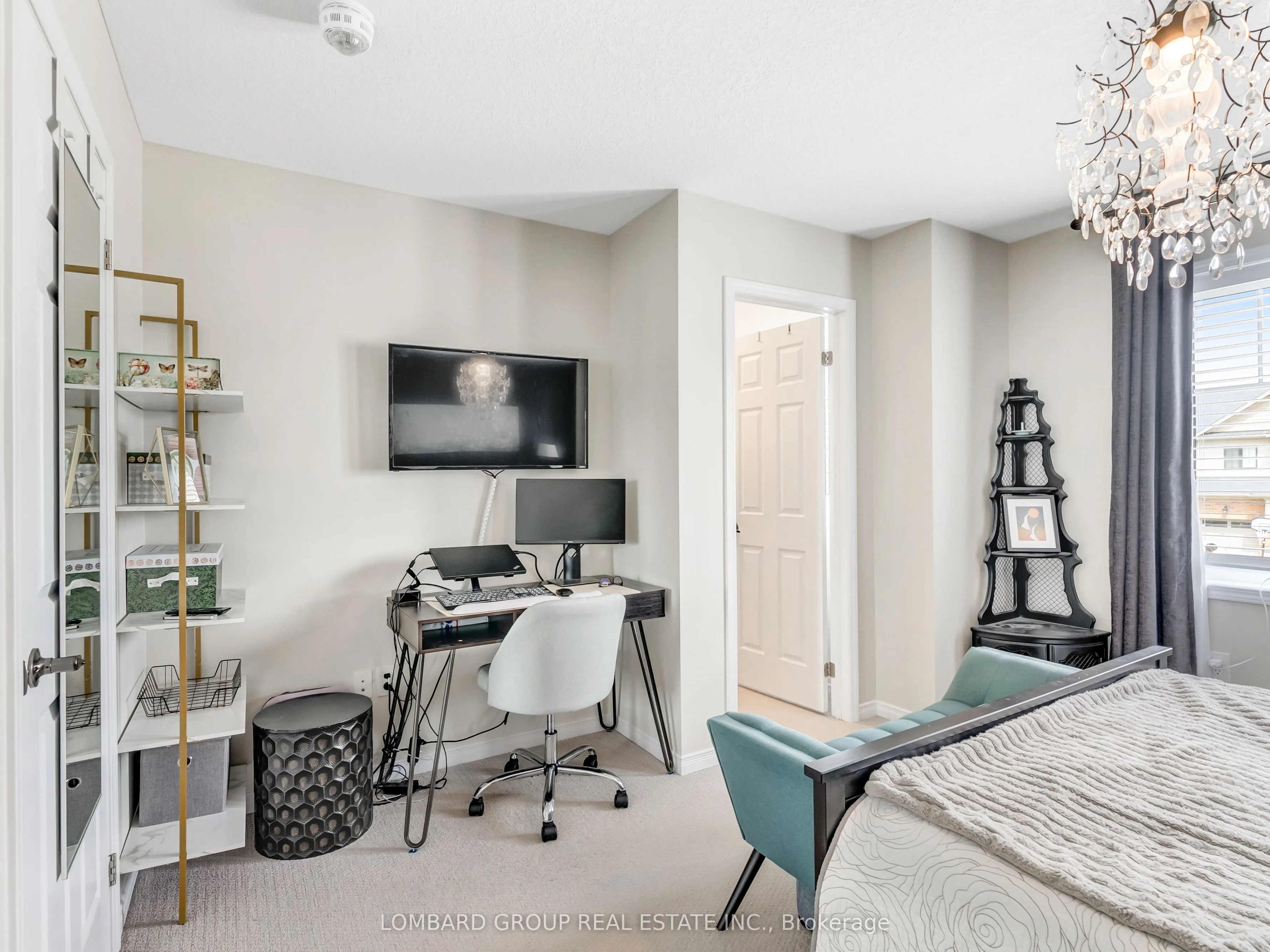 83 ARNOLD MARSHALL Boulevard