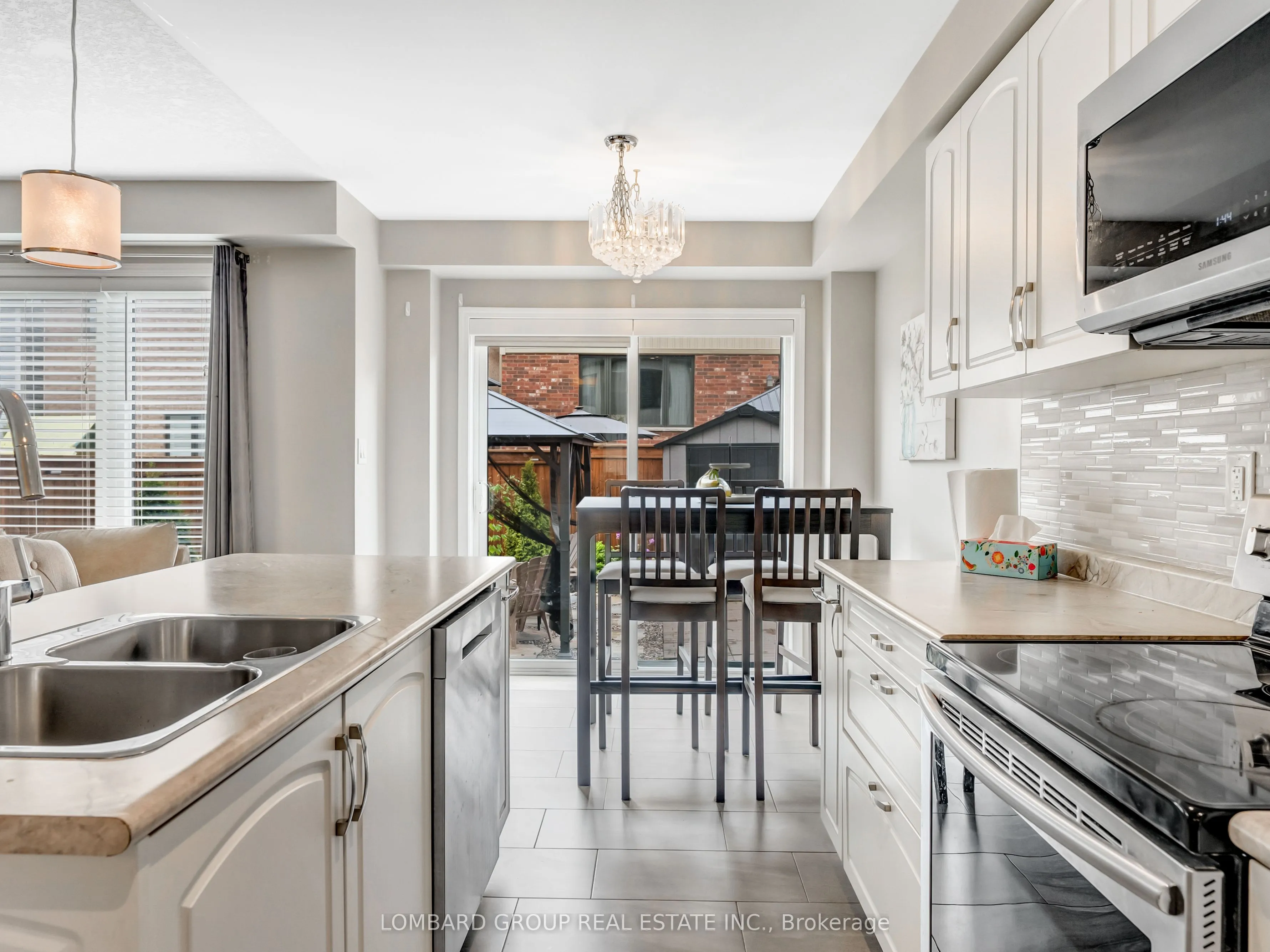 83 ARNOLD MARSHALL Boulevard