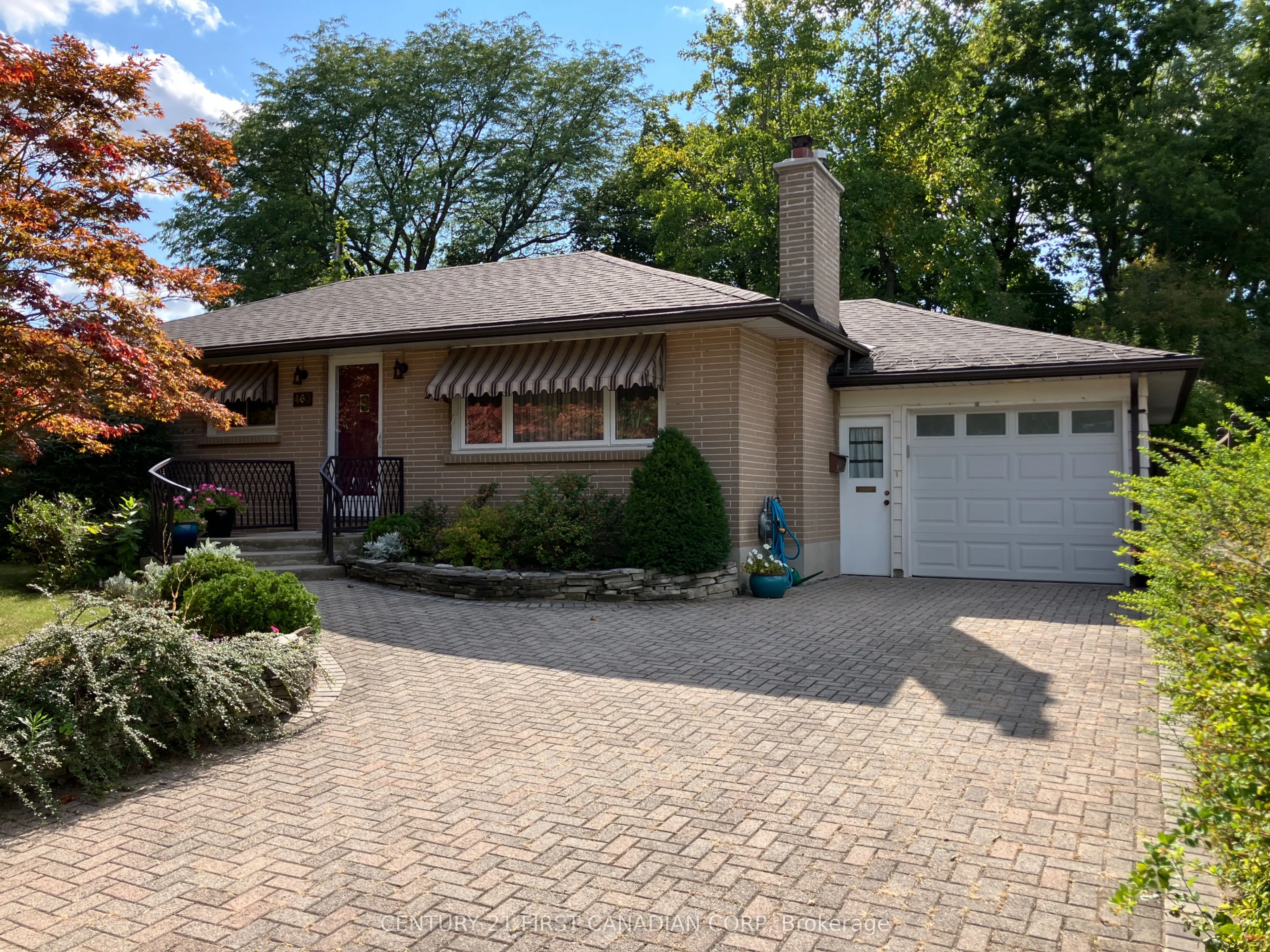 465 Ridgewood Crescent