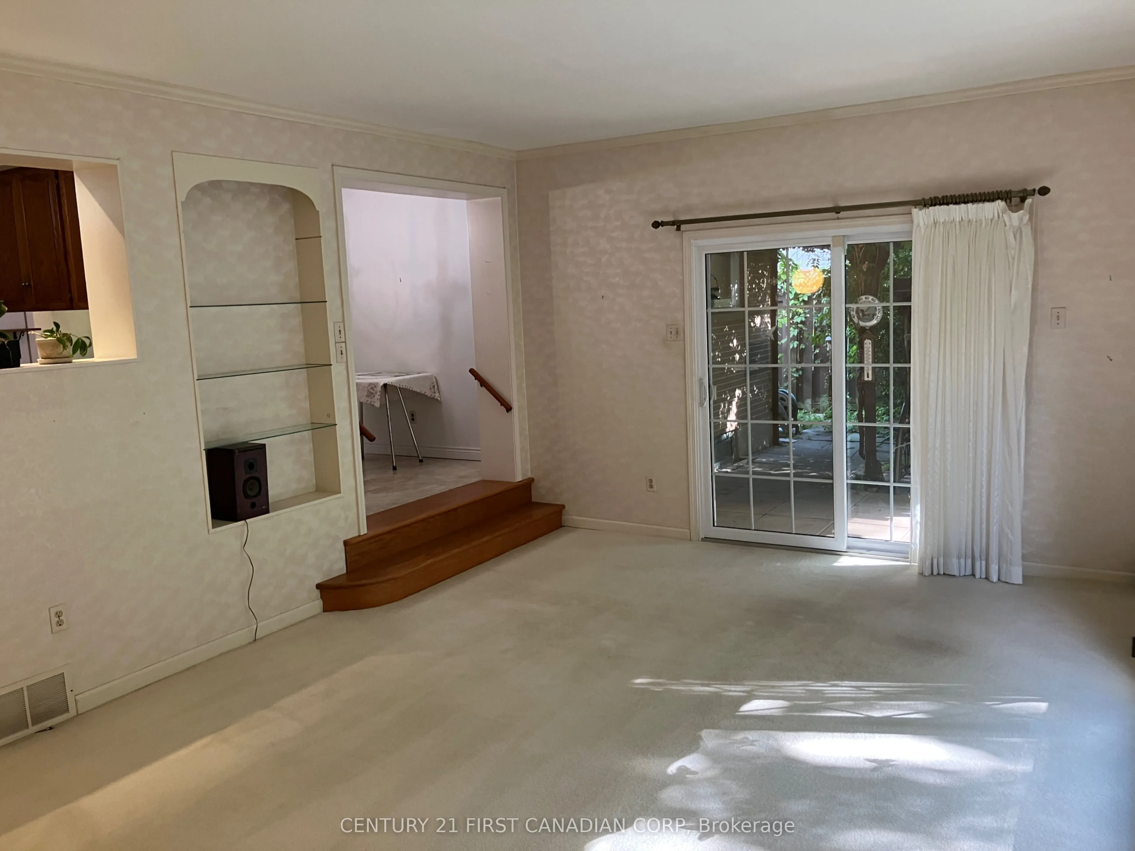 465 Ridgewood Crescent