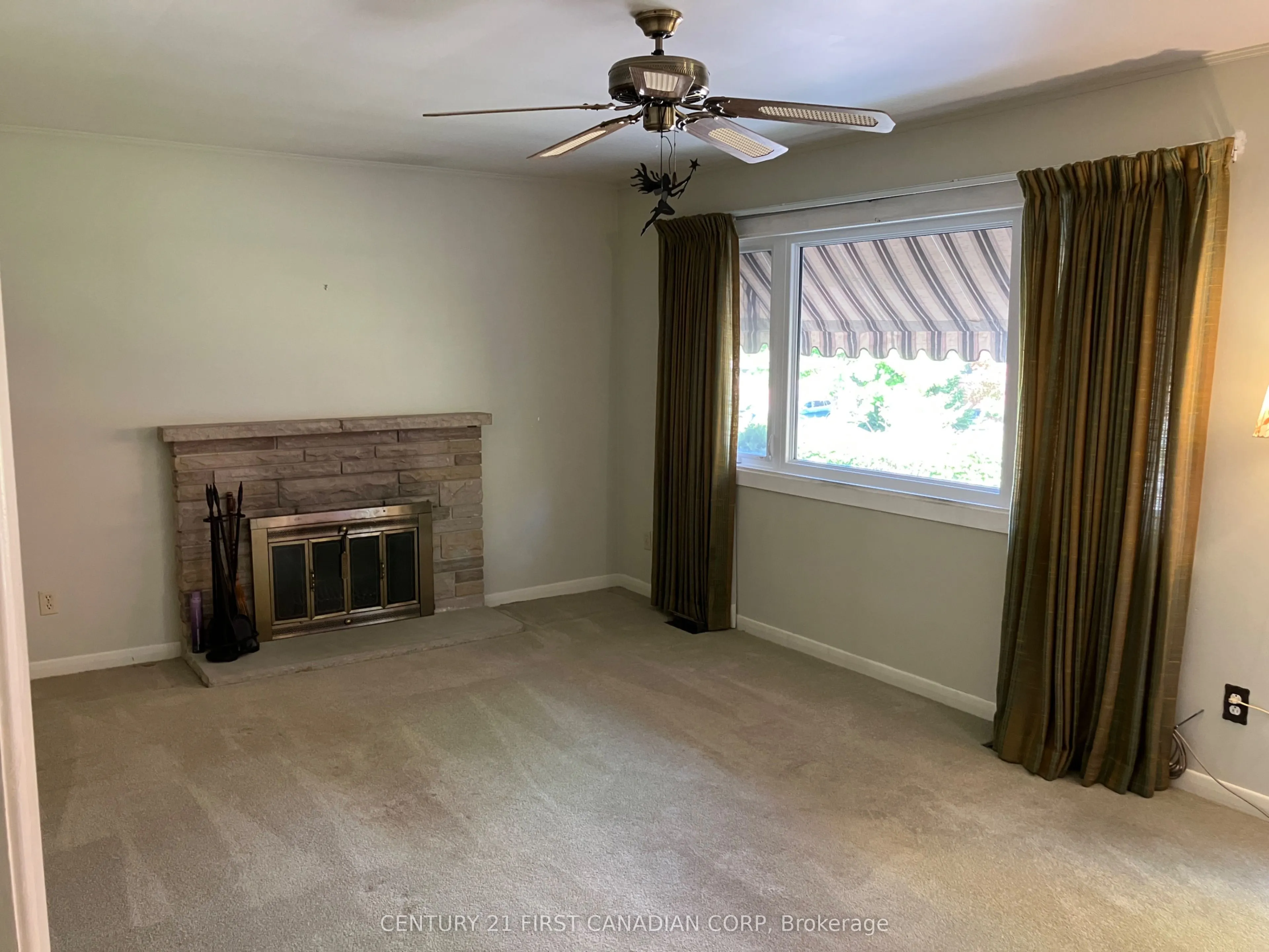 465 Ridgewood Crescent