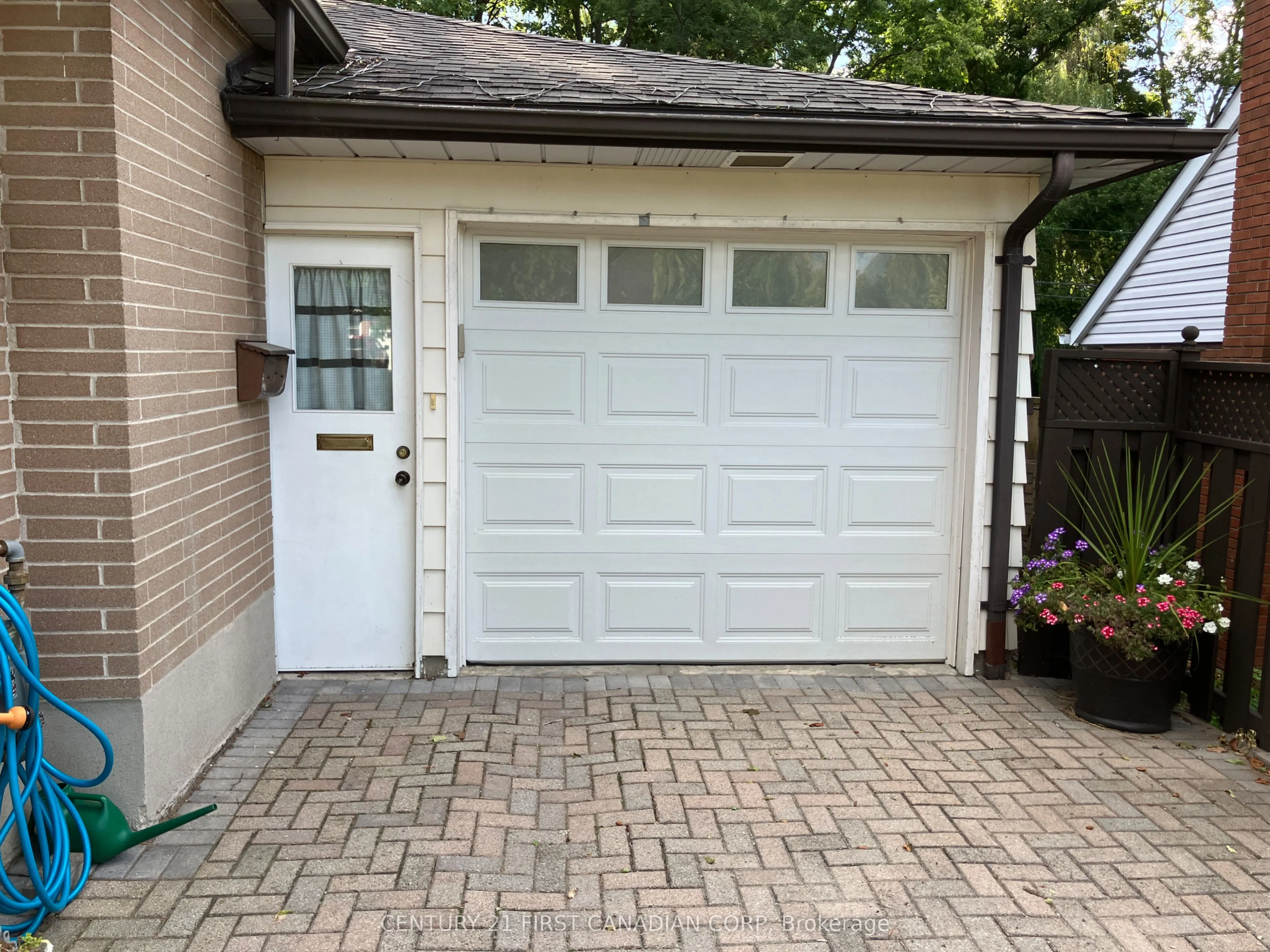 465 Ridgewood Crescent