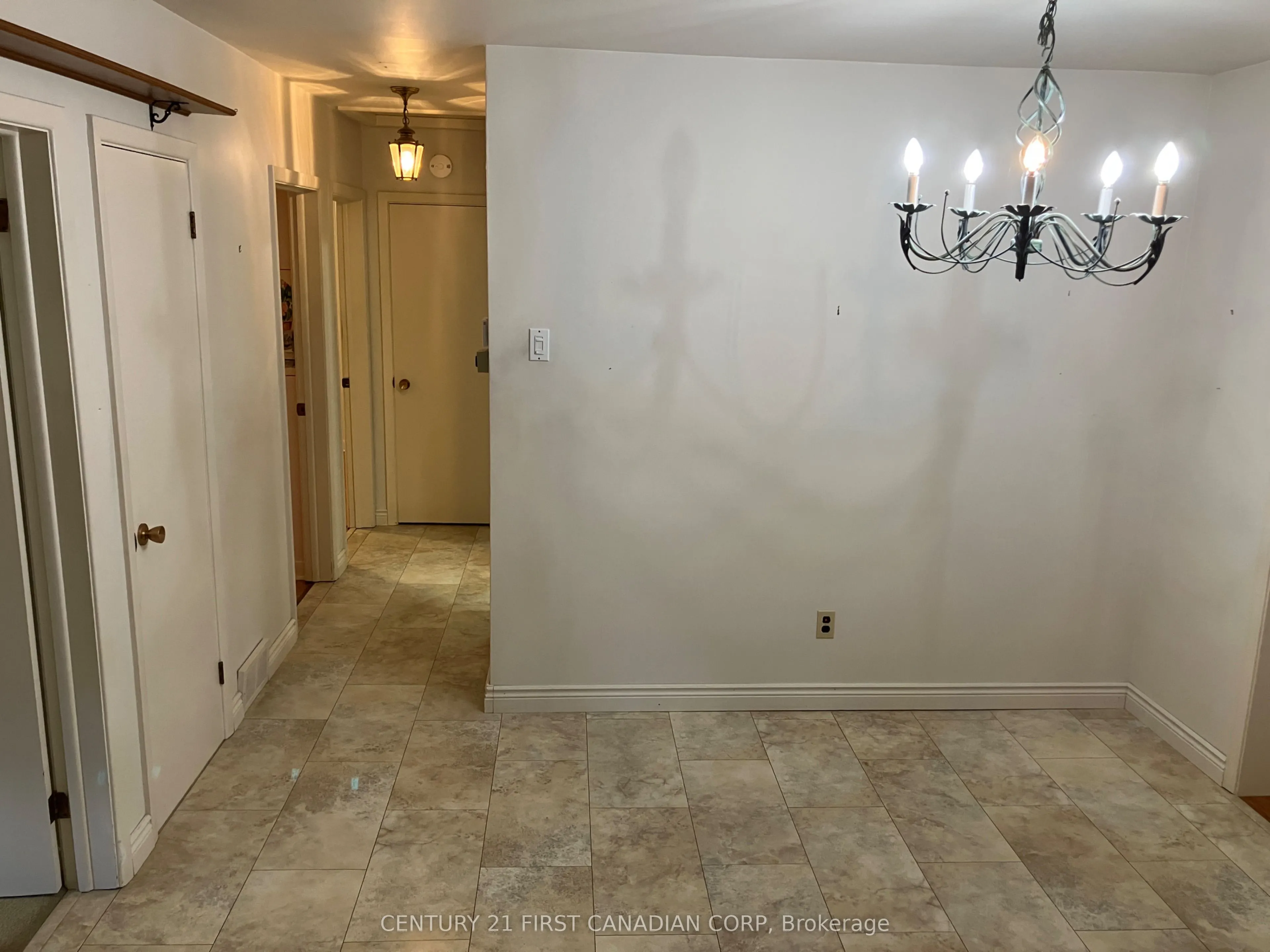 465 Ridgewood Crescent
