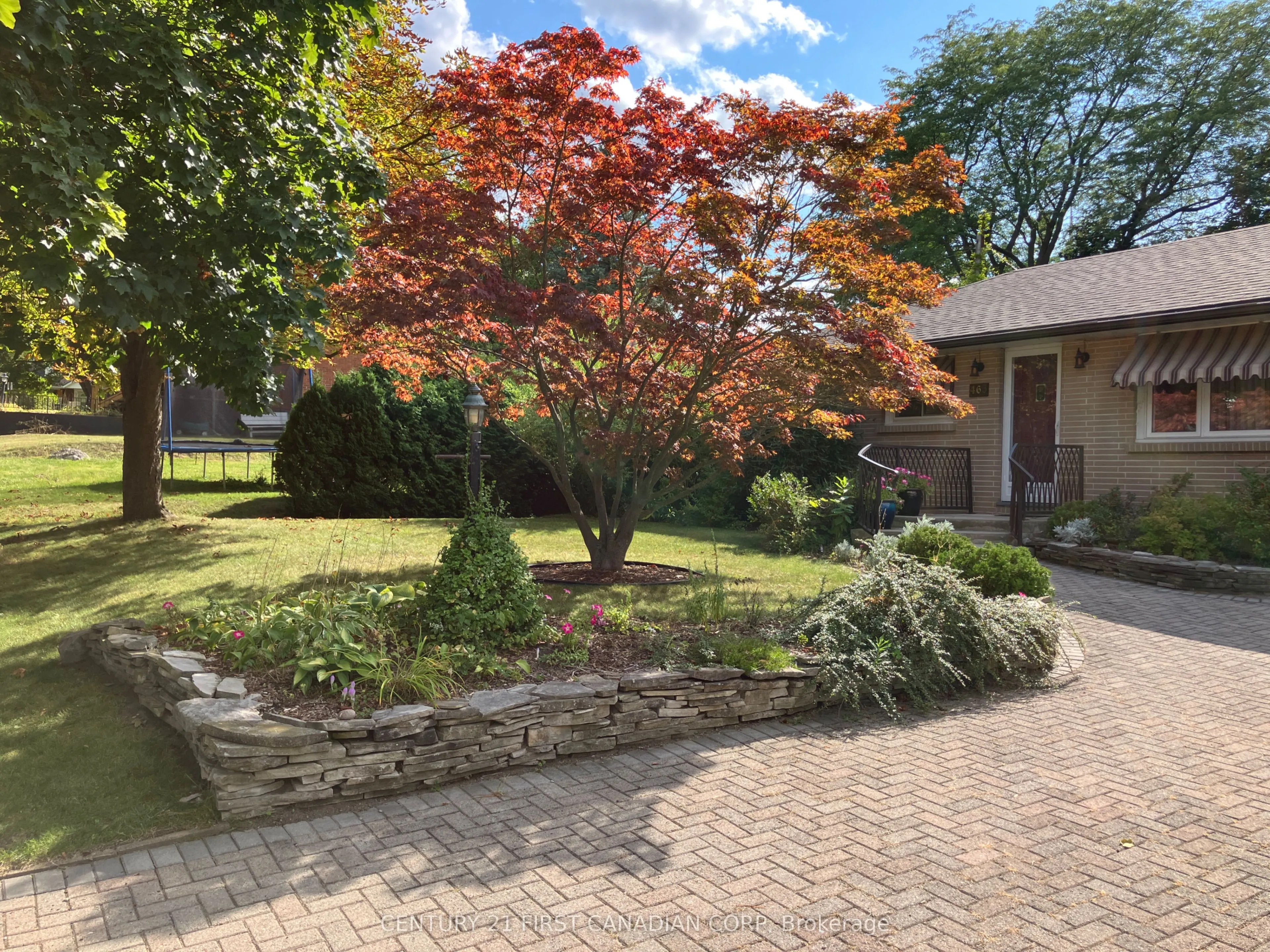 465 Ridgewood Crescent