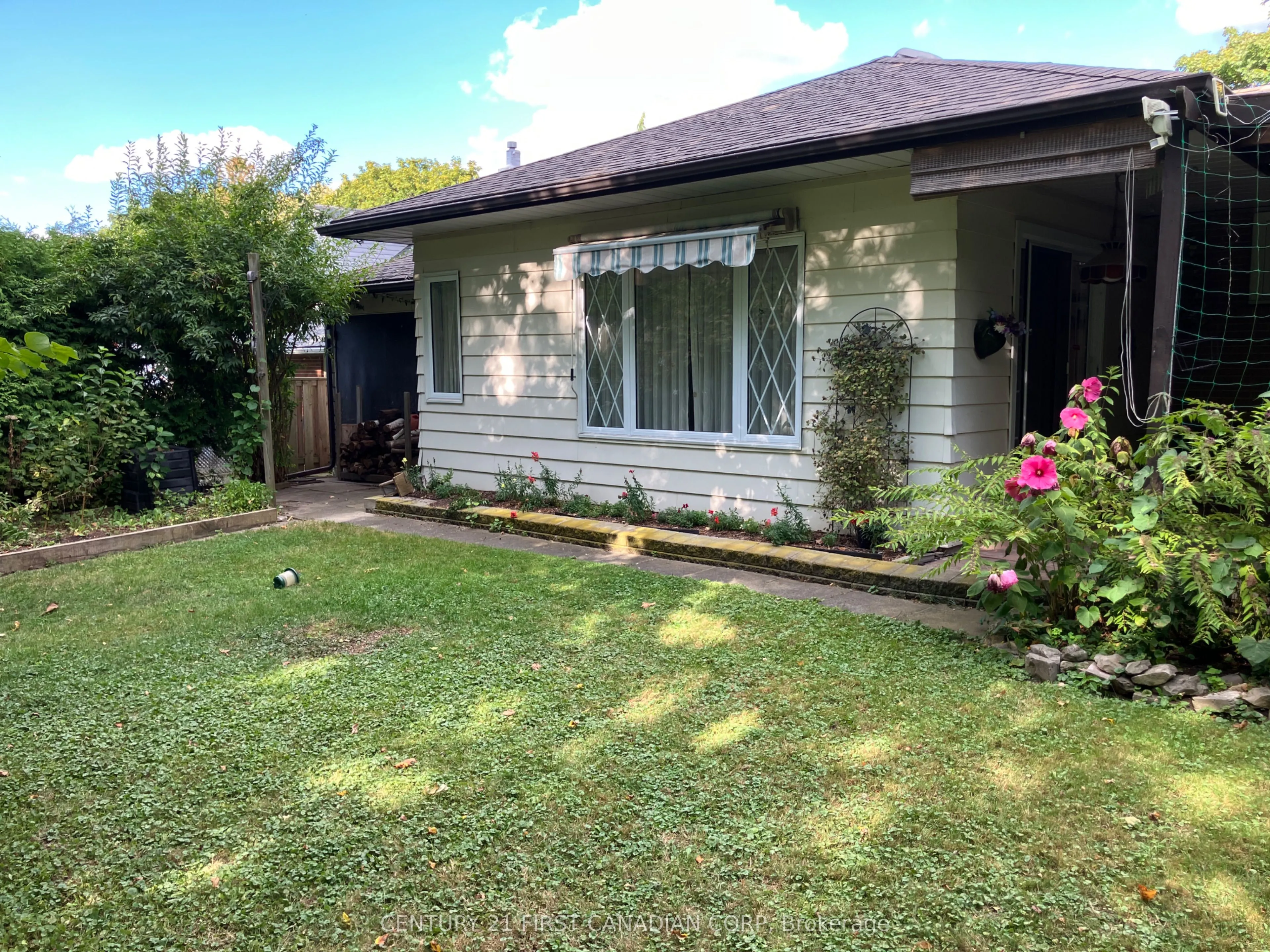 465 Ridgewood Crescent