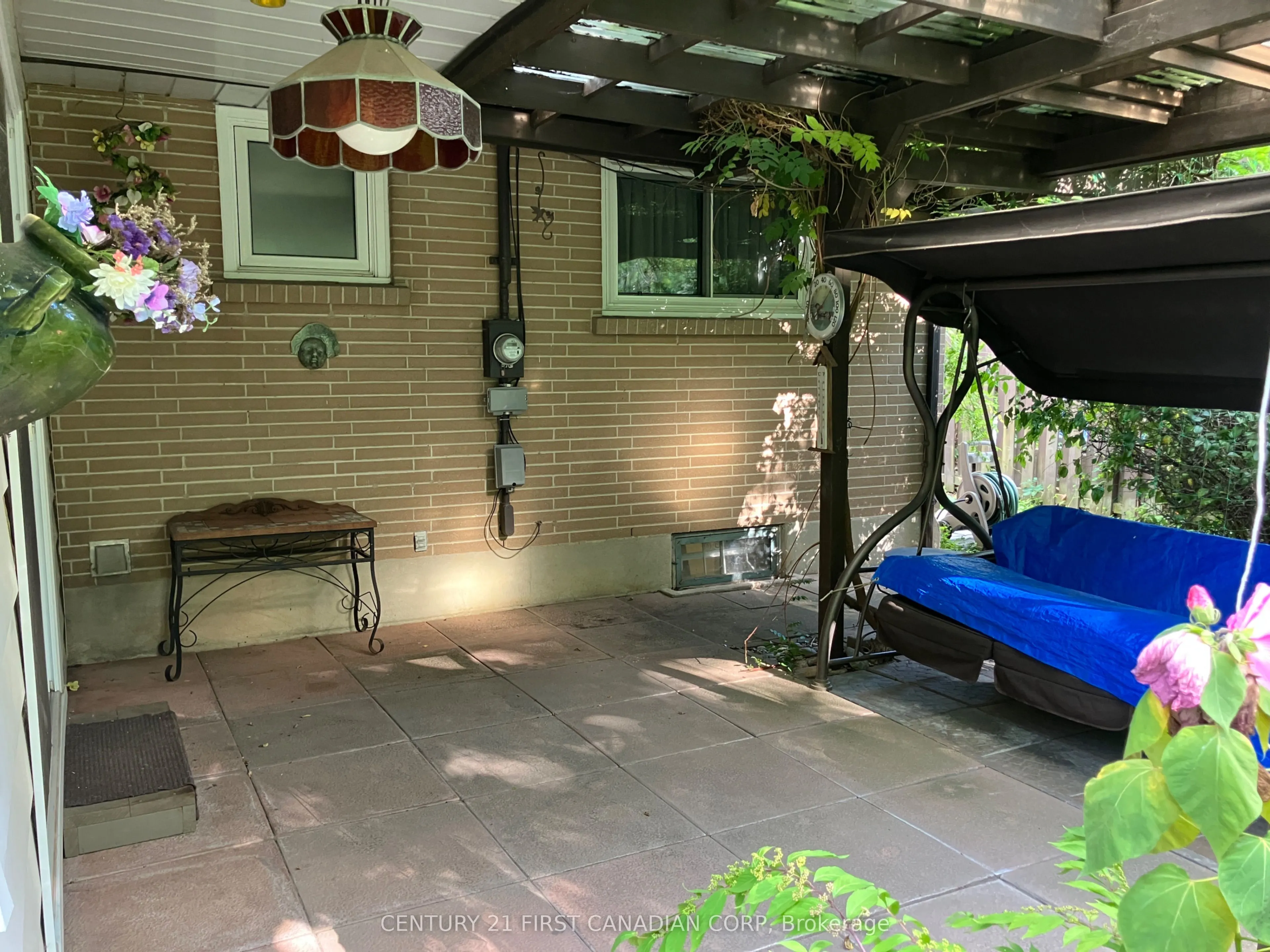 465 Ridgewood Crescent