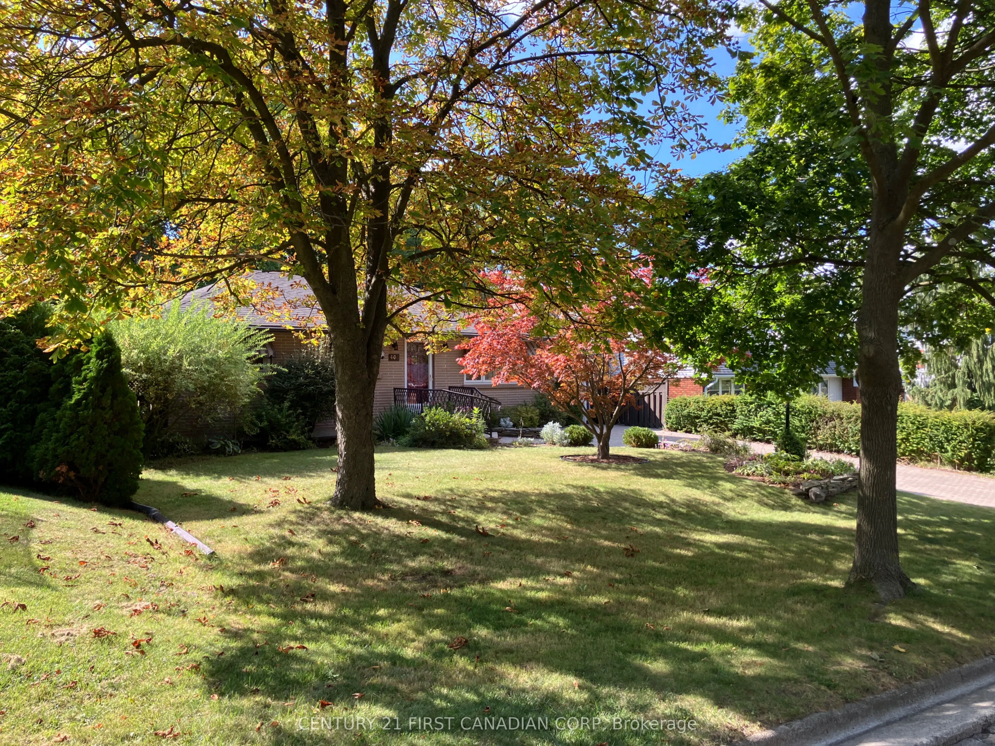 465 Ridgewood Crescent