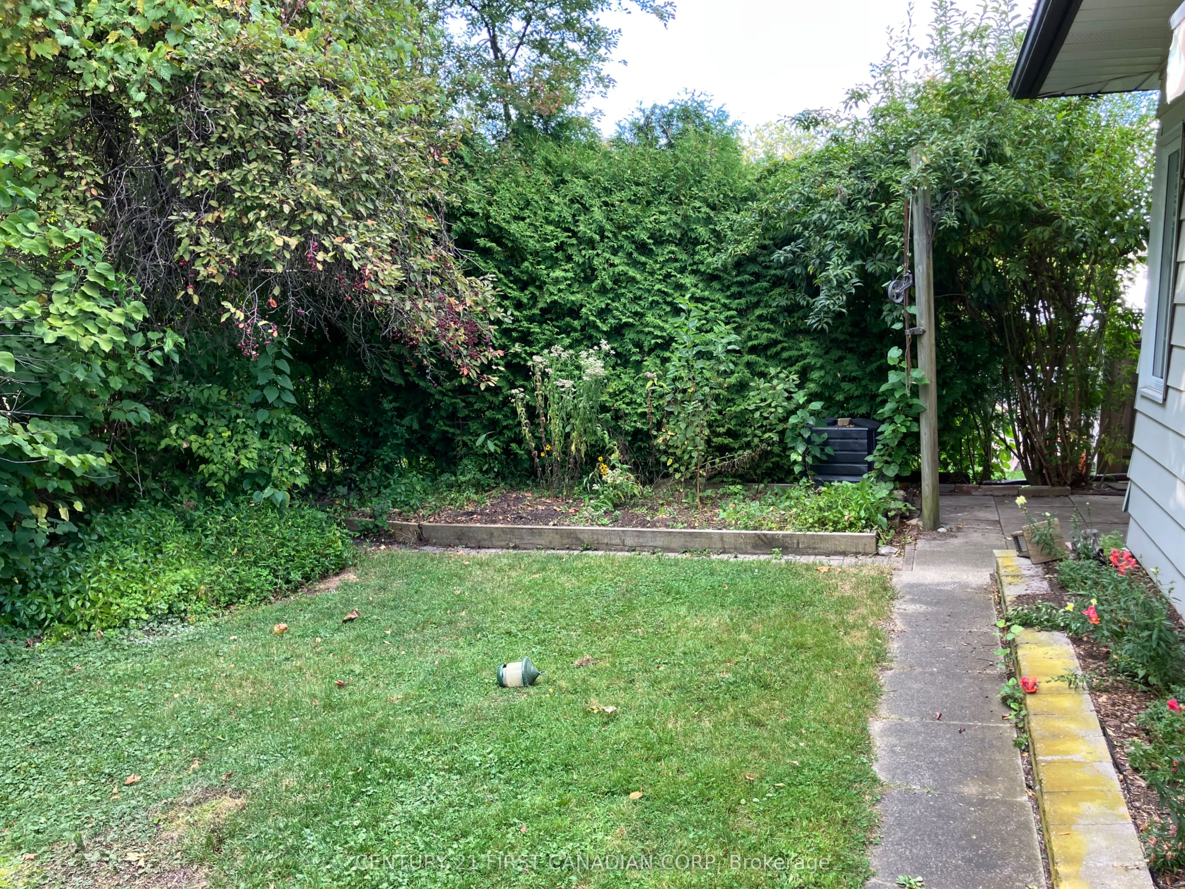 465 Ridgewood Crescent