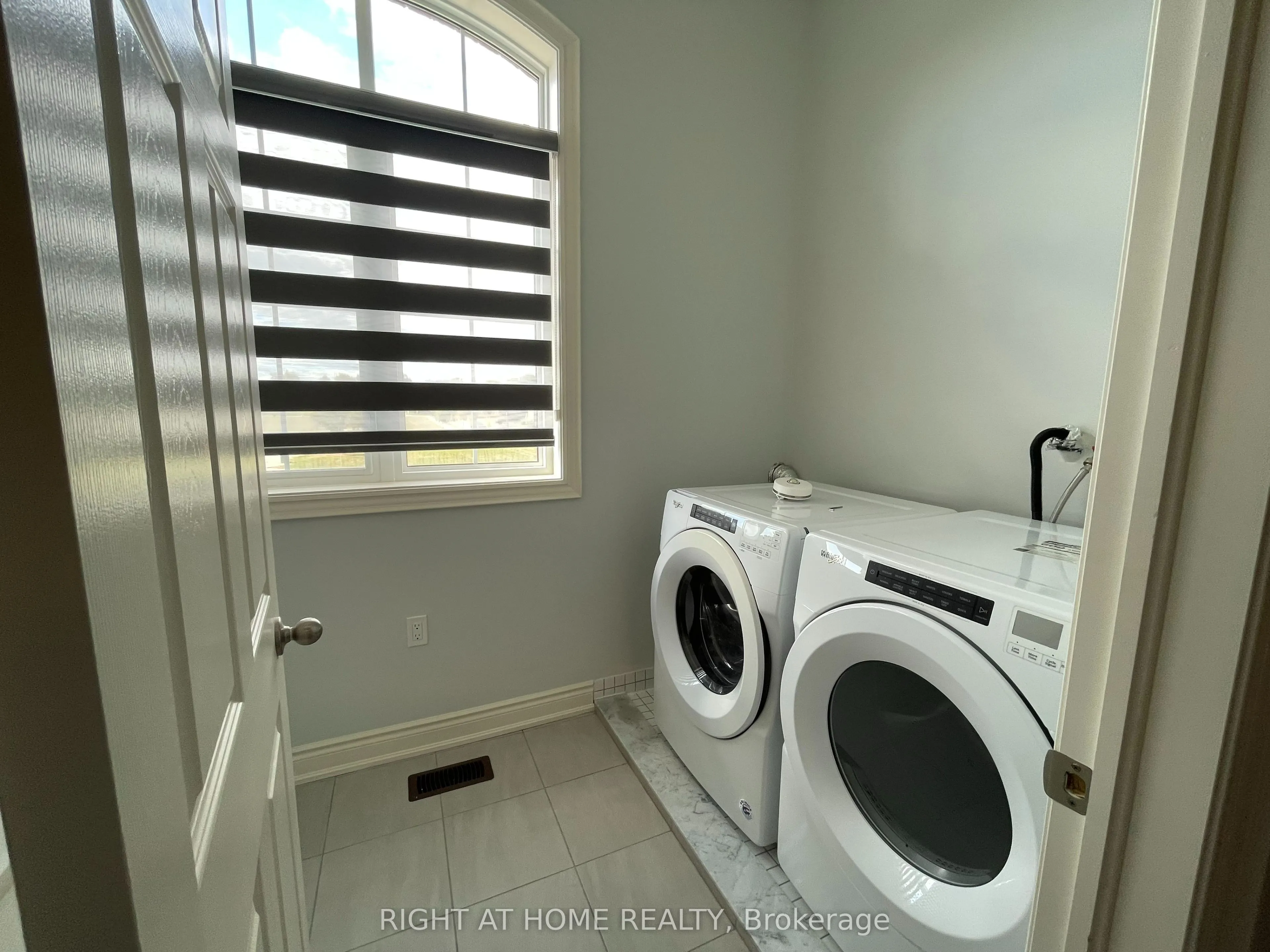 2 Humphrey Street E