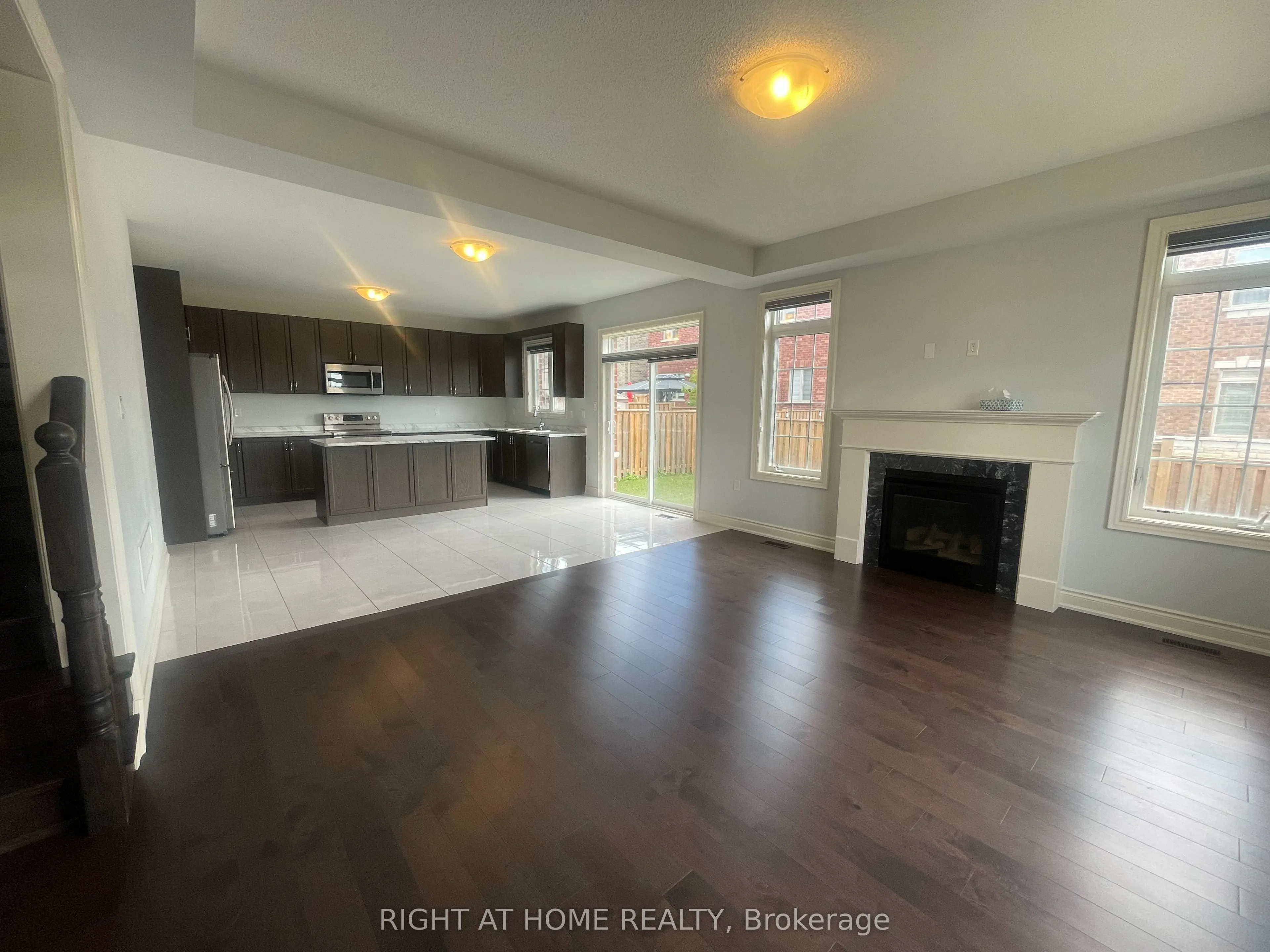 2 Humphrey Street E