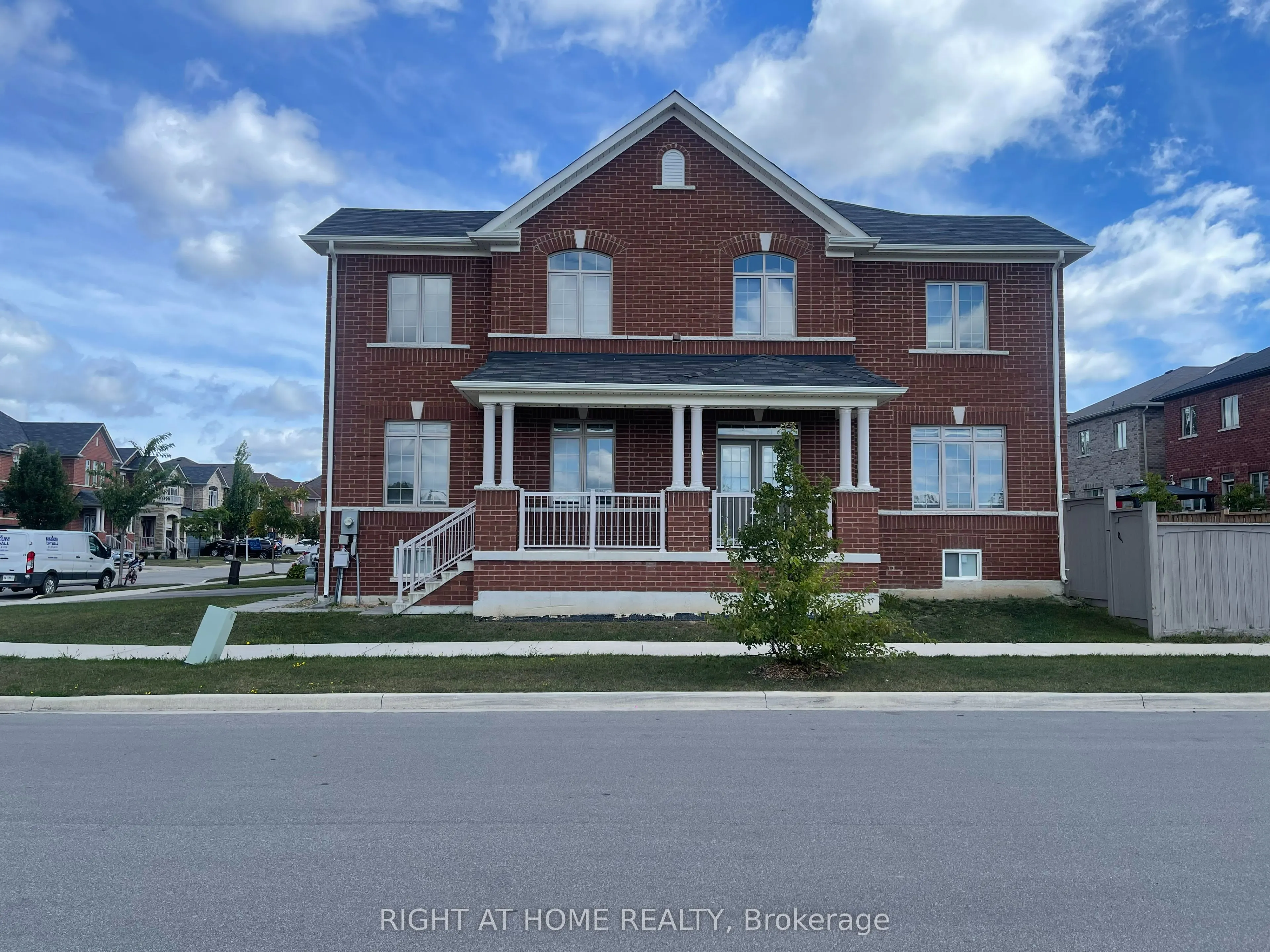 2 Humphrey Street E