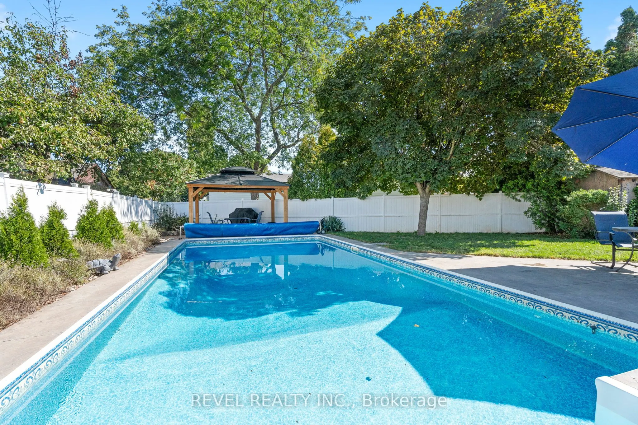 36 CAMBRIA Drive