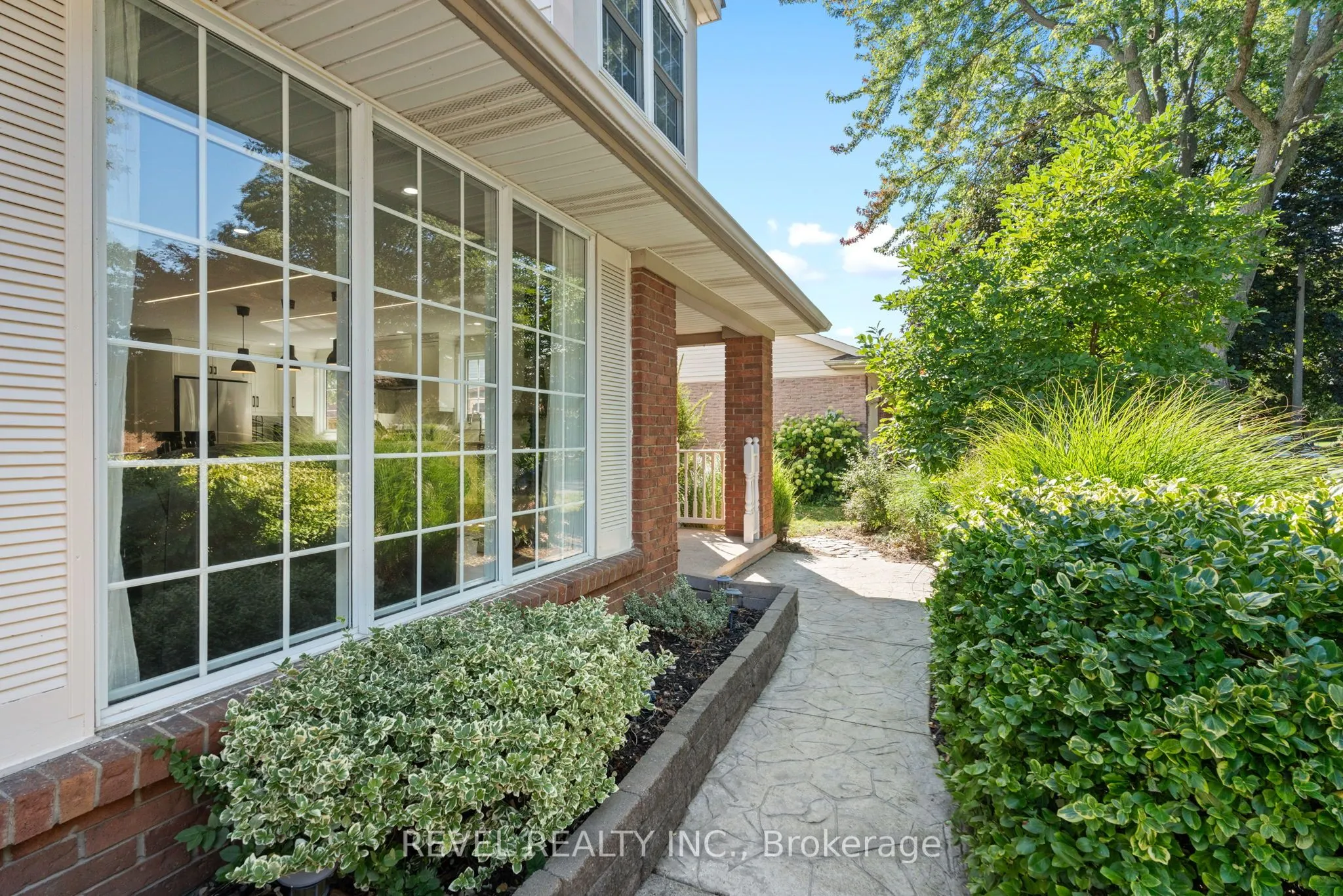36 CAMBRIA Drive