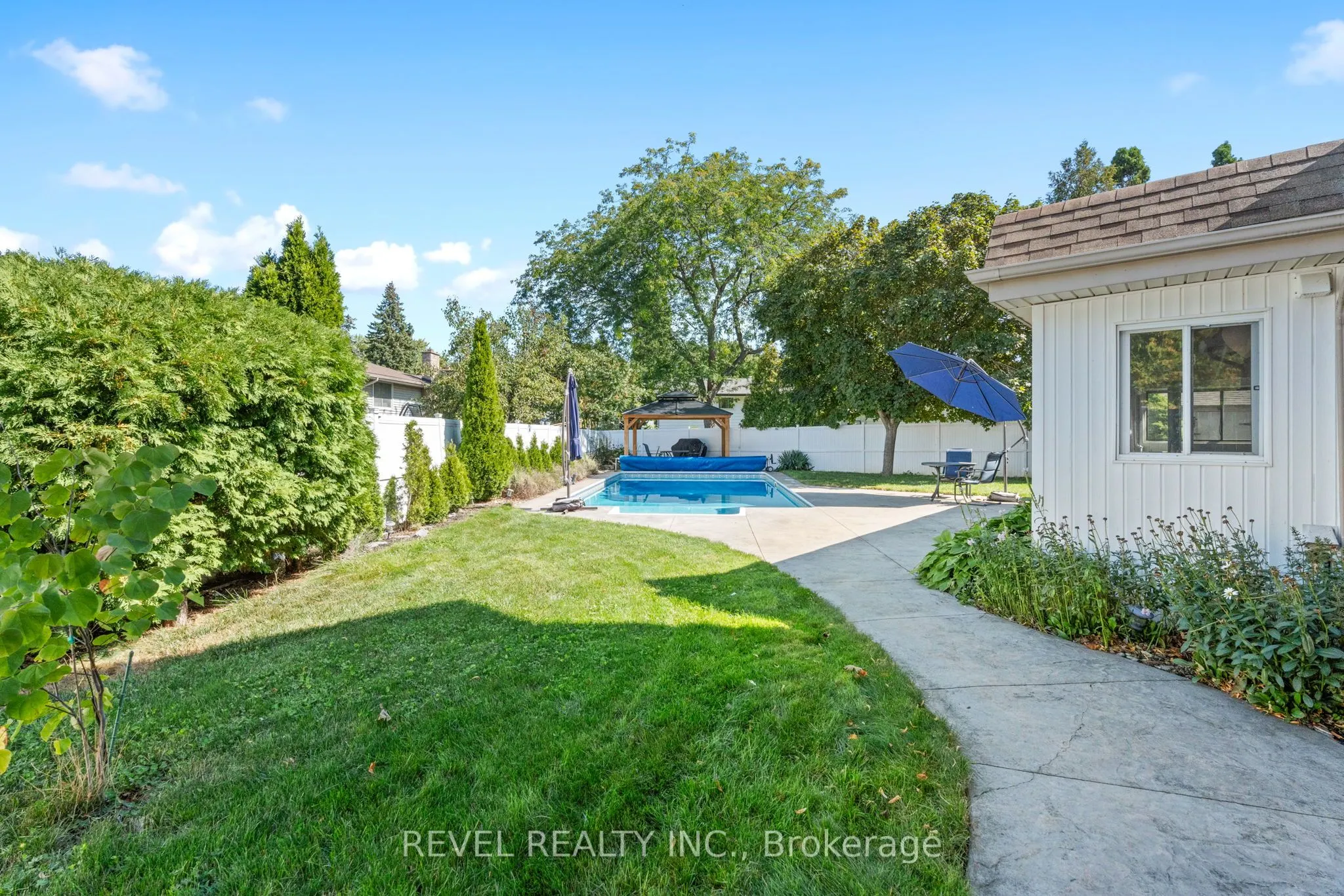 36 CAMBRIA Drive