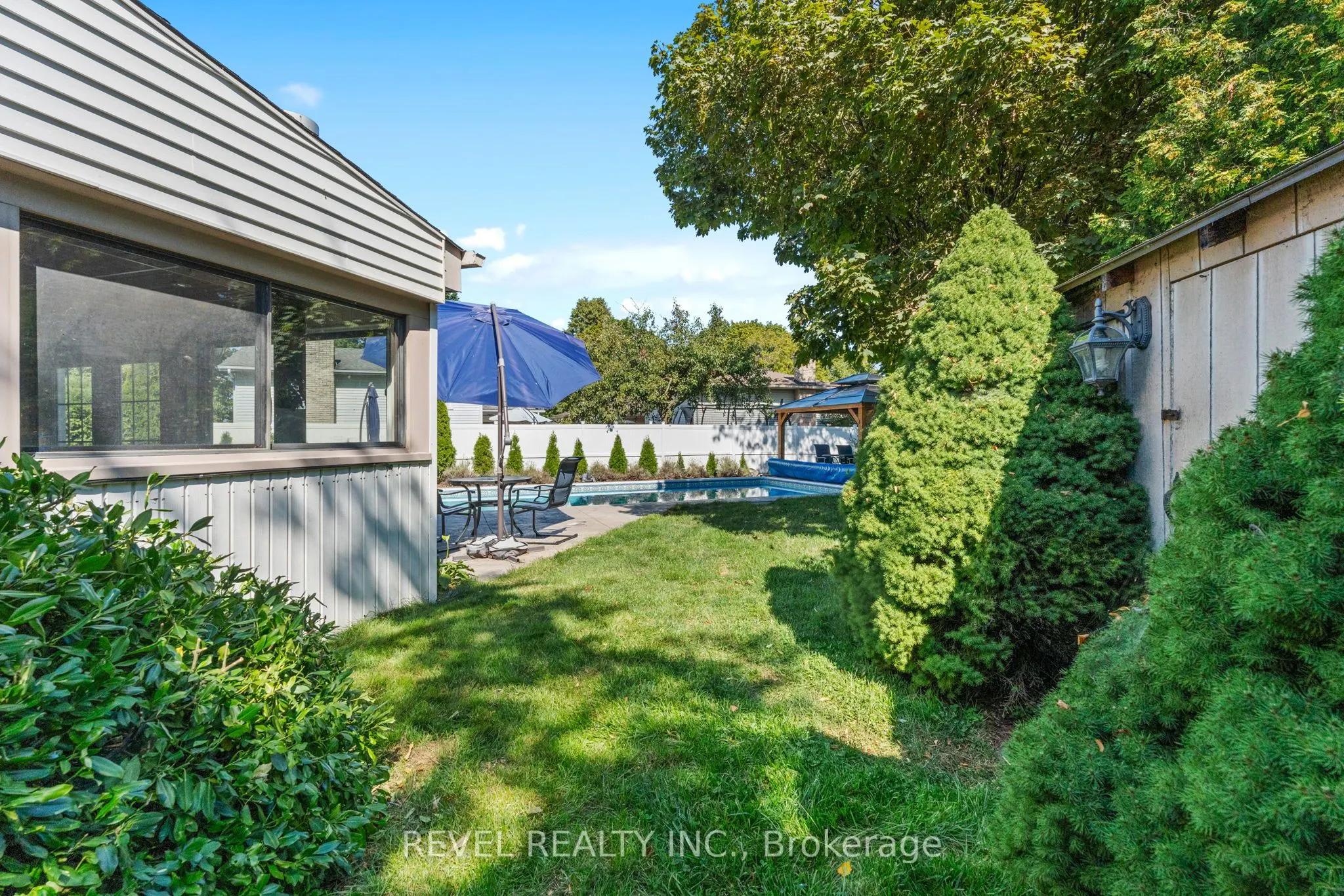36 CAMBRIA Drive