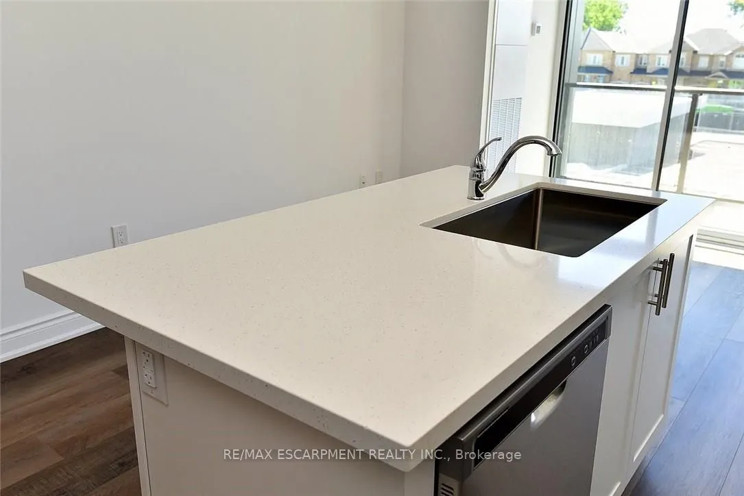 450 DUNDAS Street, #612