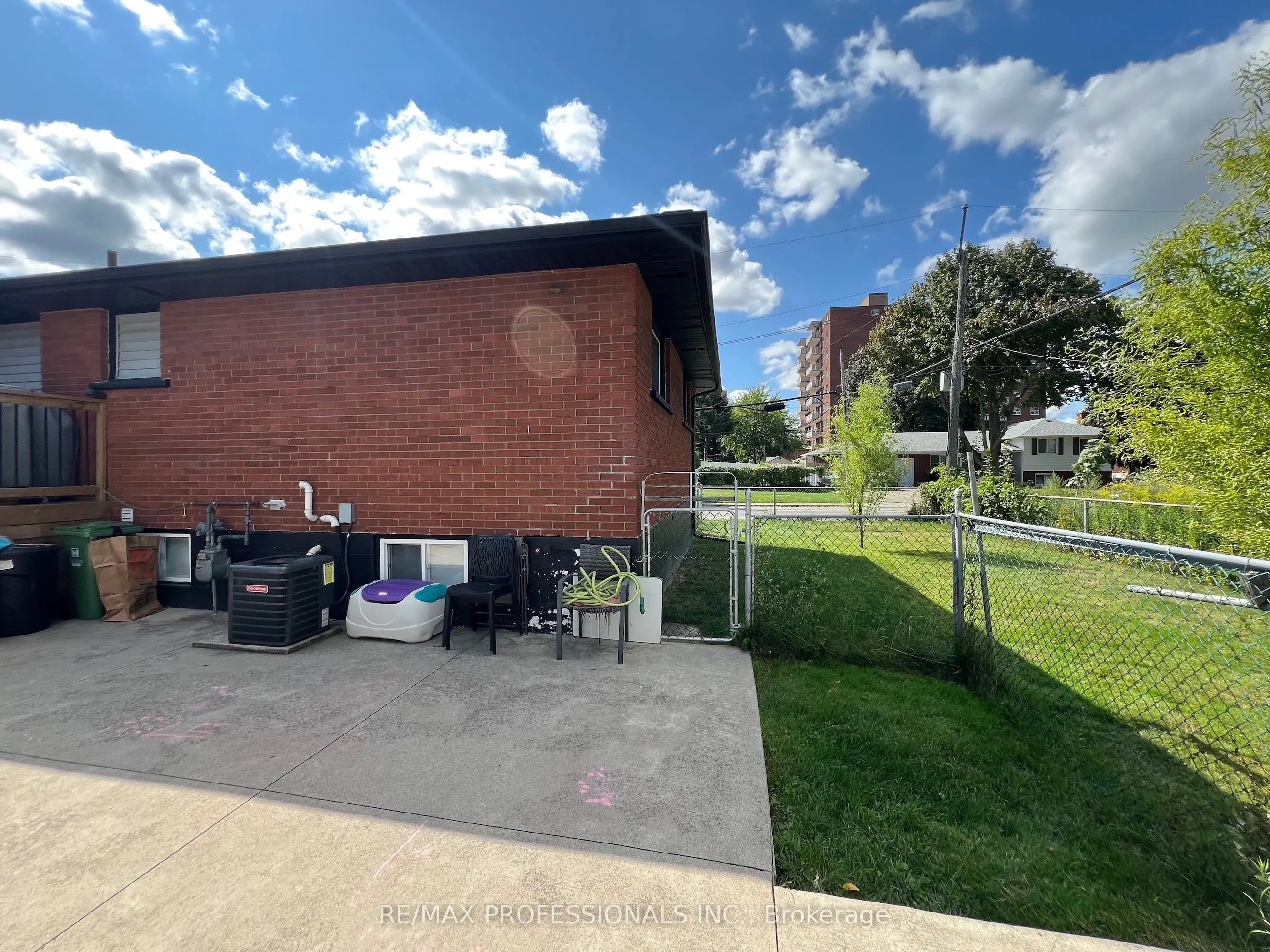 27 Riverdale Drive