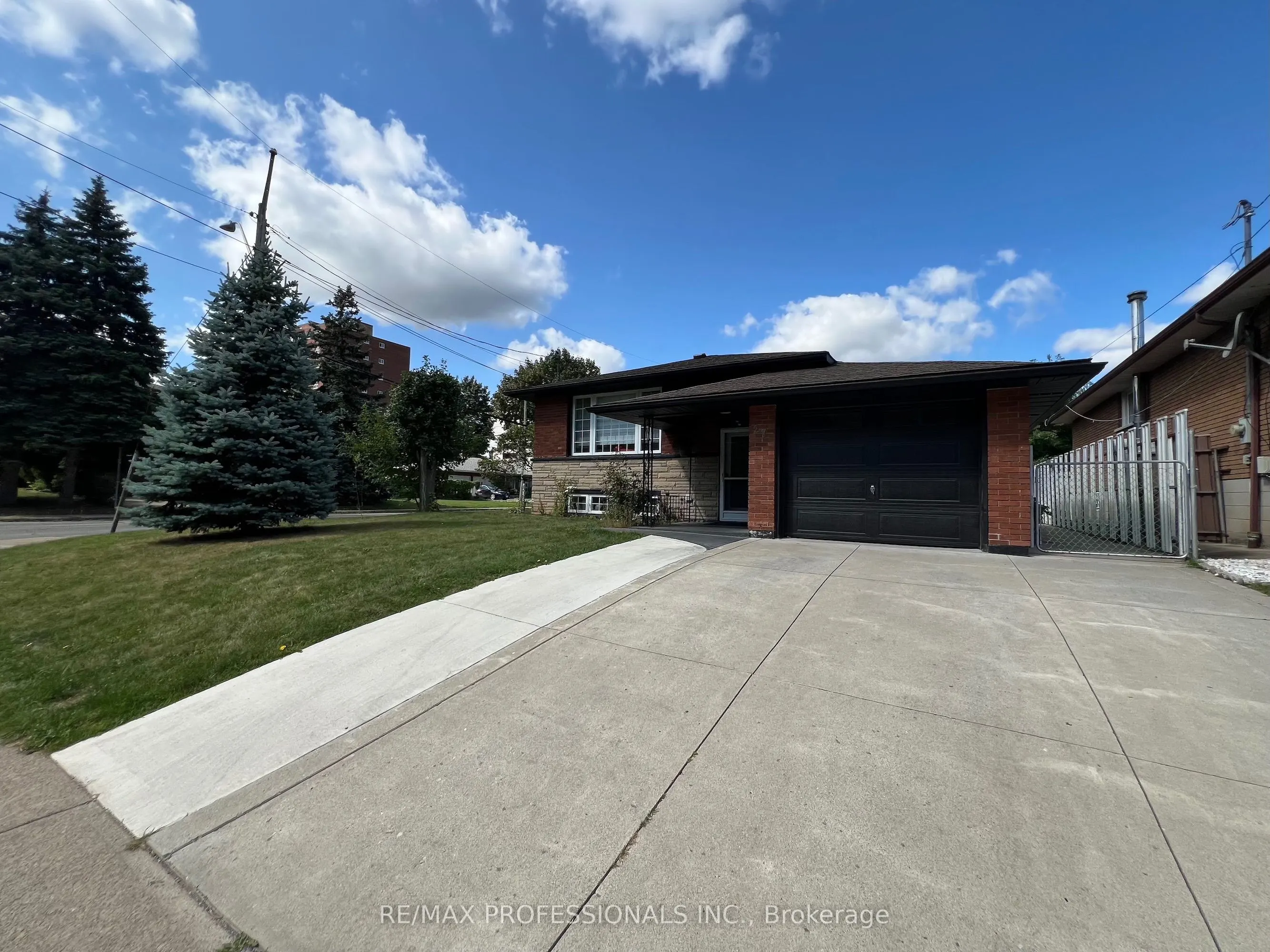 27 Riverdale Drive