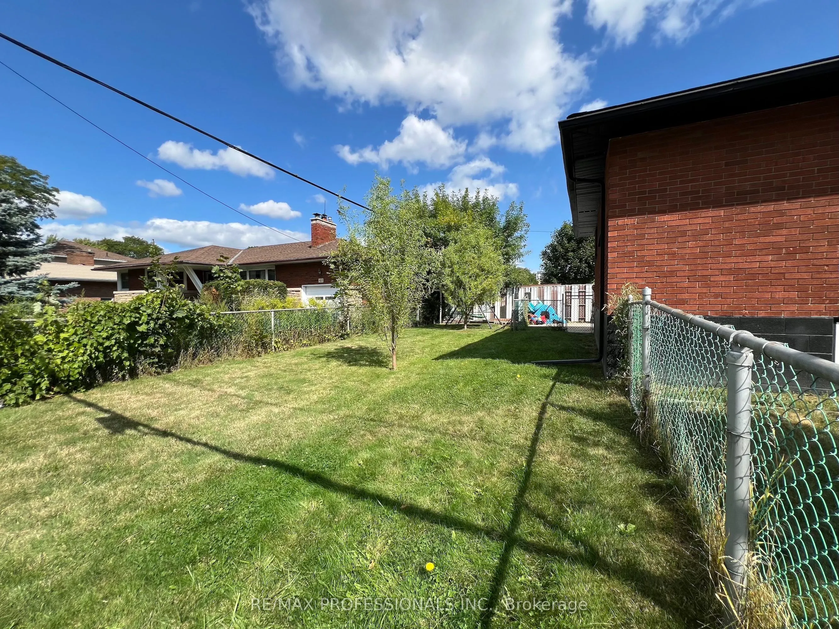 27 Riverdale Drive