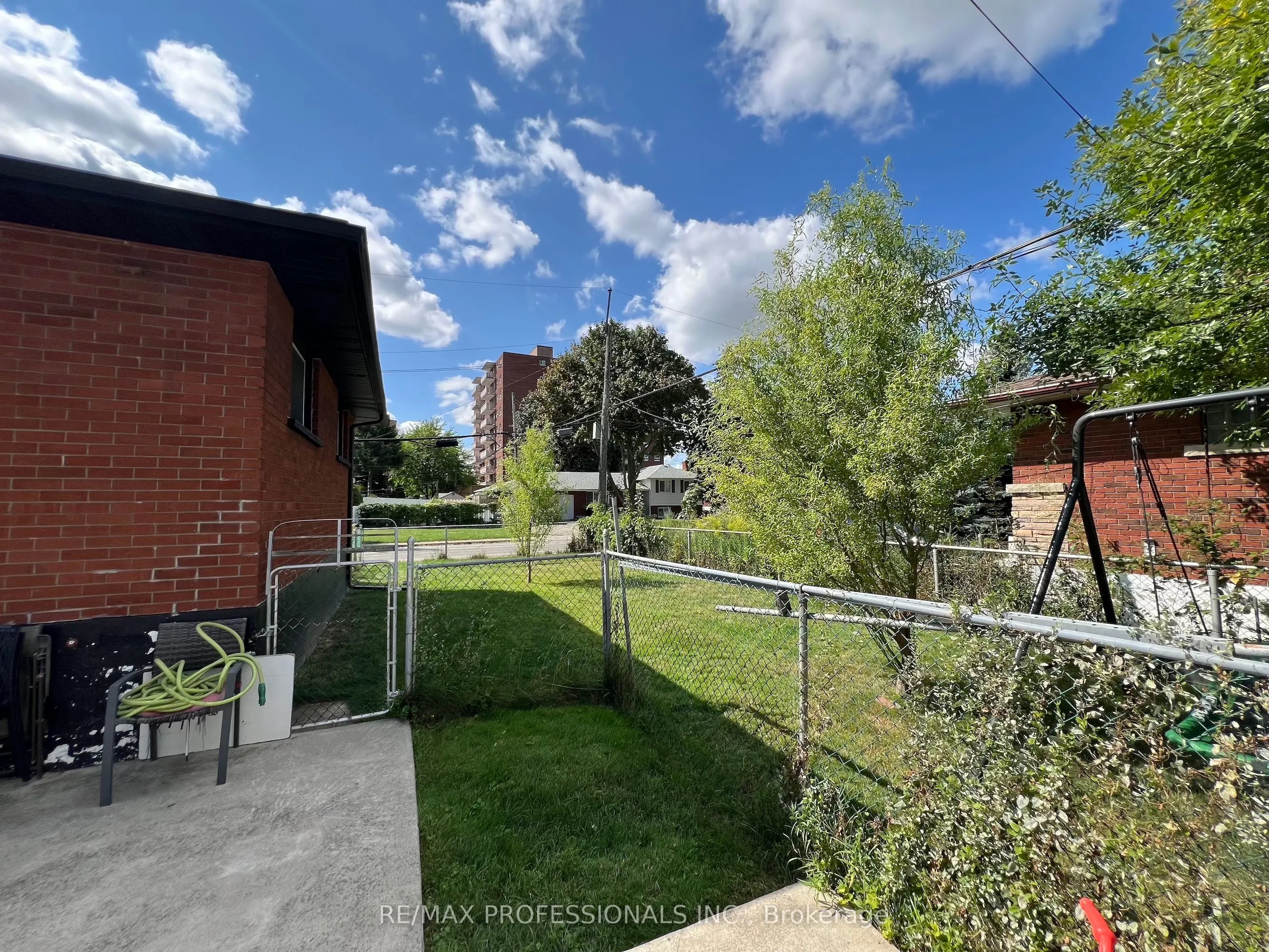 27 Riverdale Drive