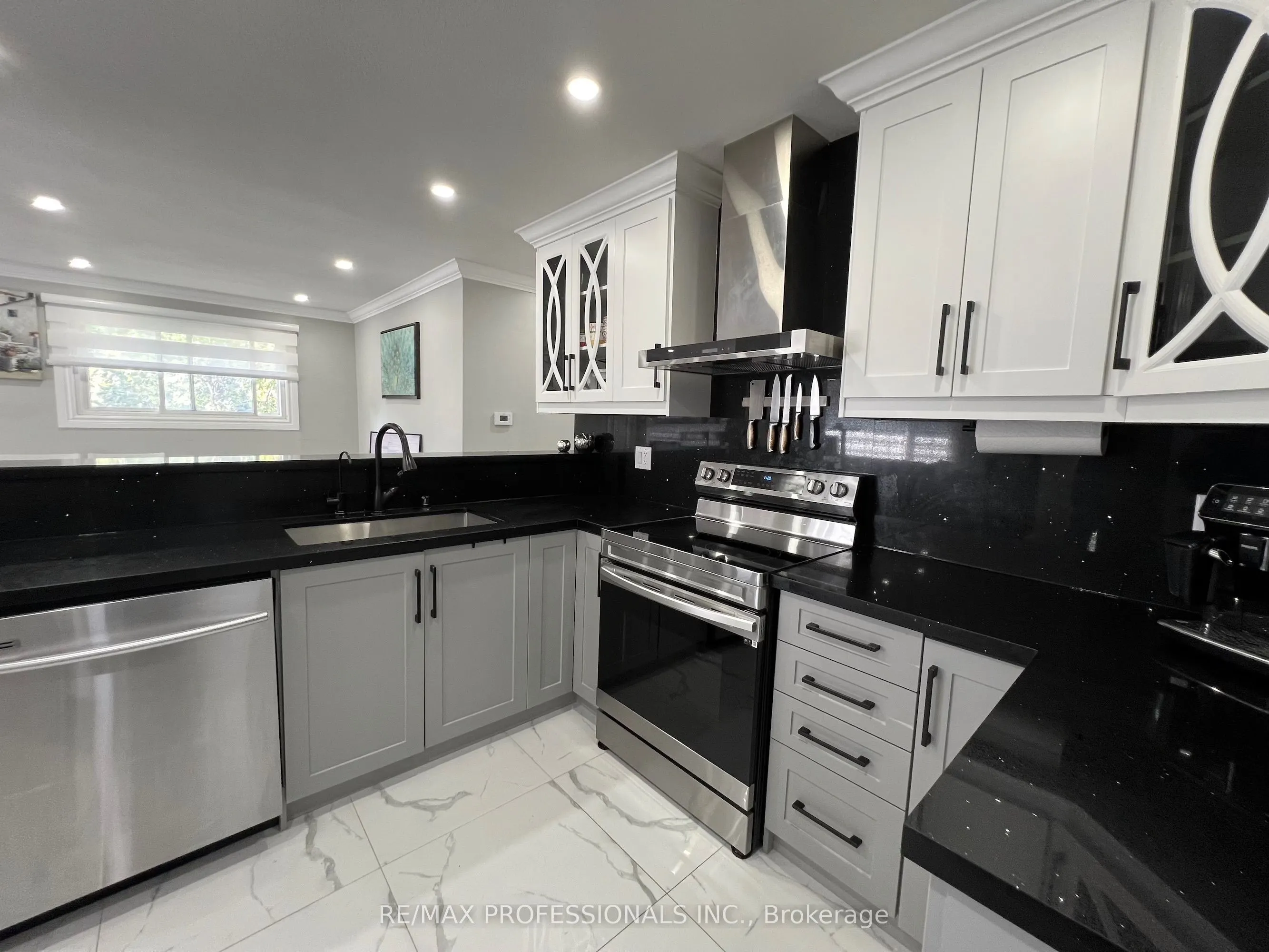 27 Riverdale Drive